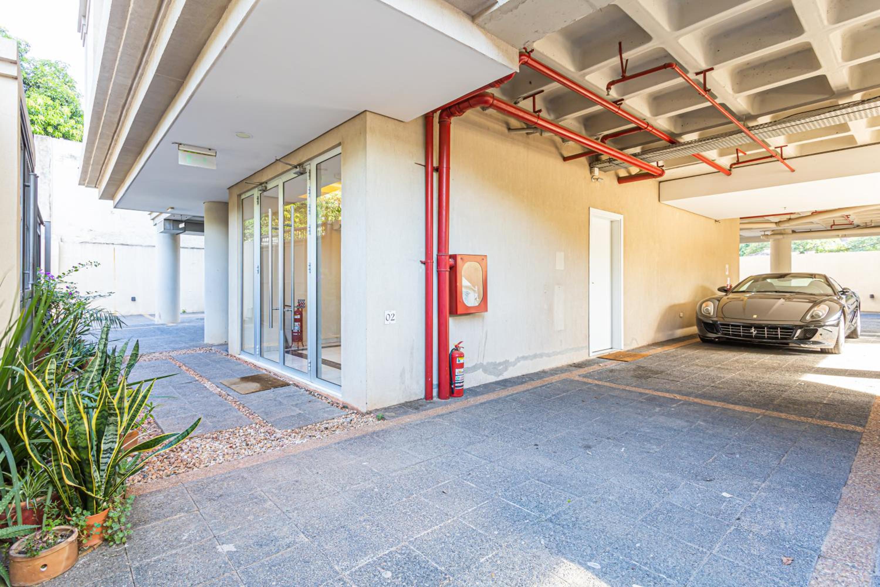 Spacious & unbeatable location view 4