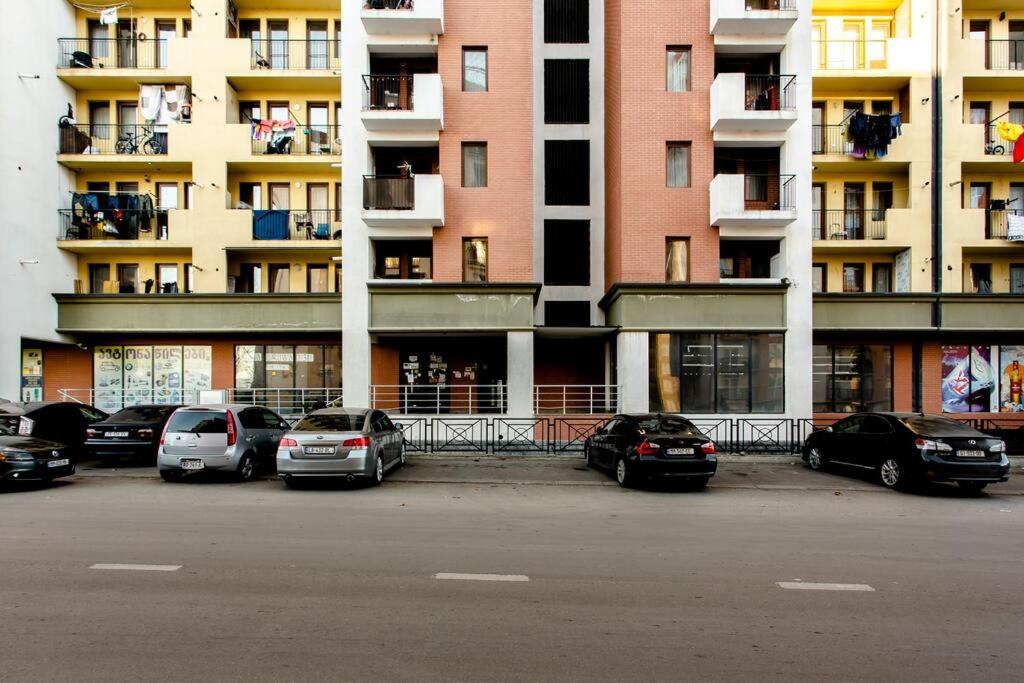 Euro style 1BR apart W/balcony +AC +Parking view 4