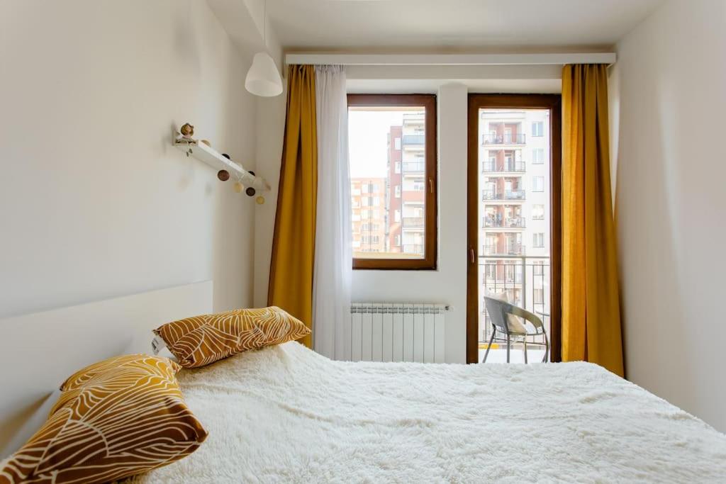 Euro style 1BR apart W/balcony +AC +Parking view 5
