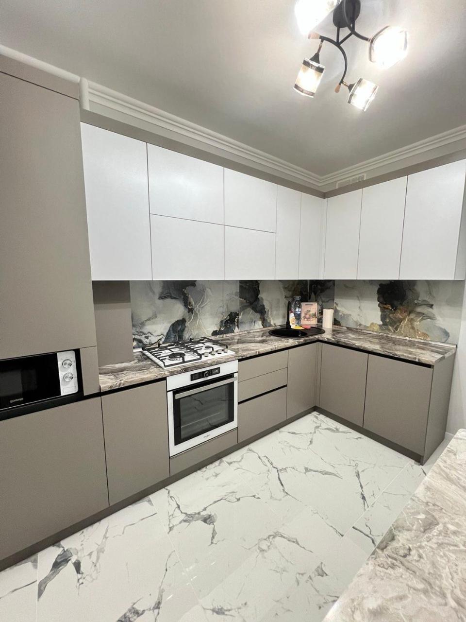 Luxury Aparts view 5