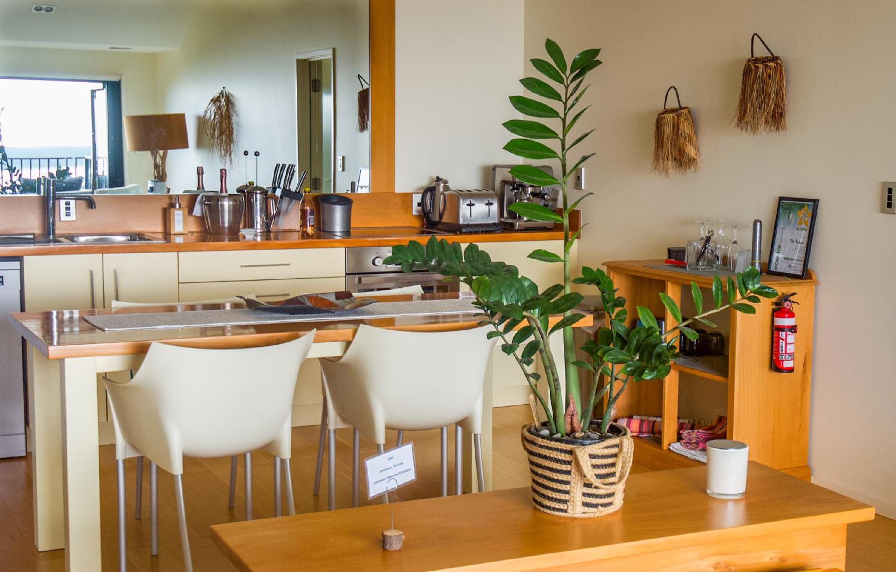 The Retreat - Luxury Hillside villa at Te Ngaere Bay view 5