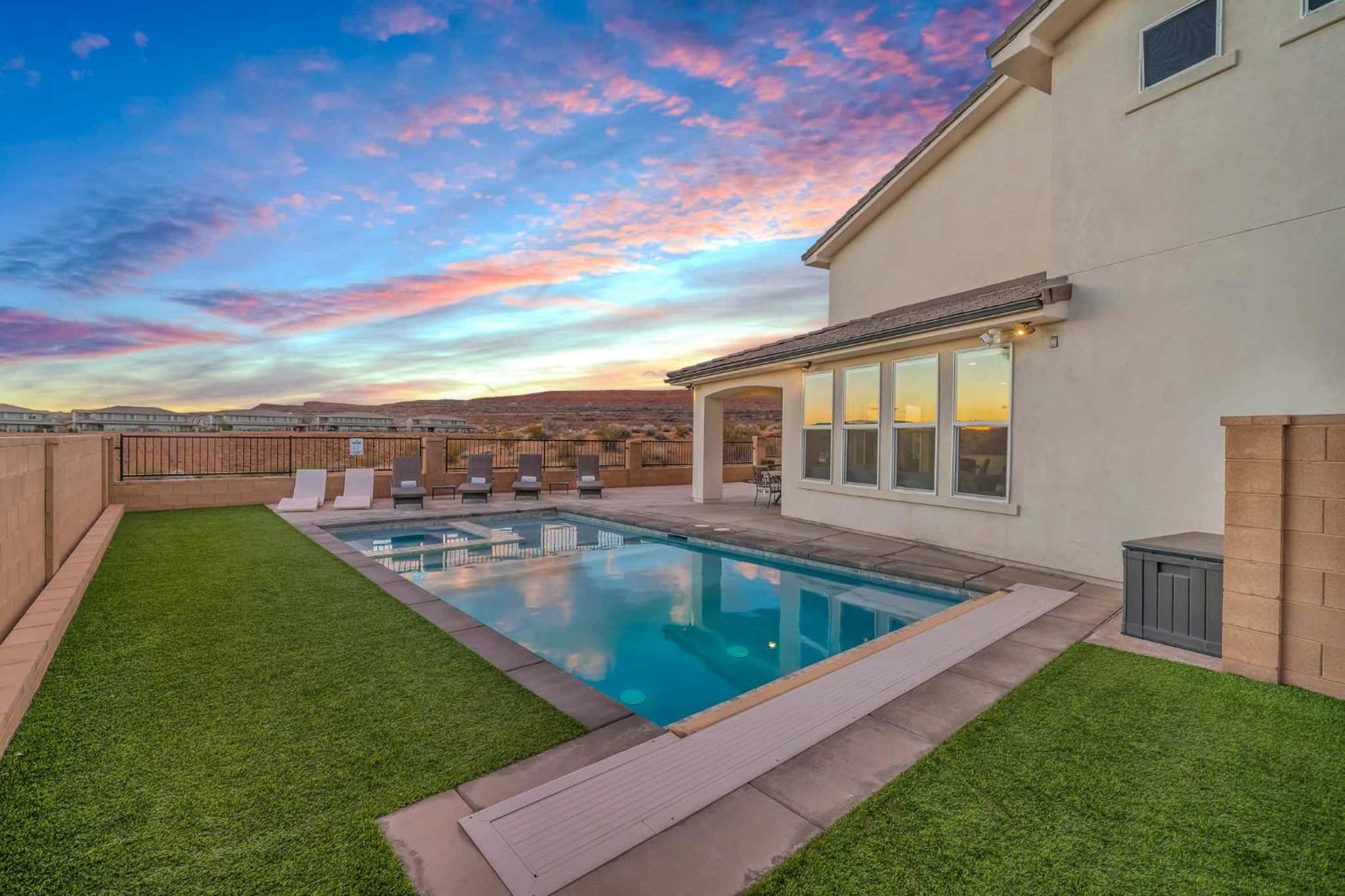 Paseos Poolhouse home