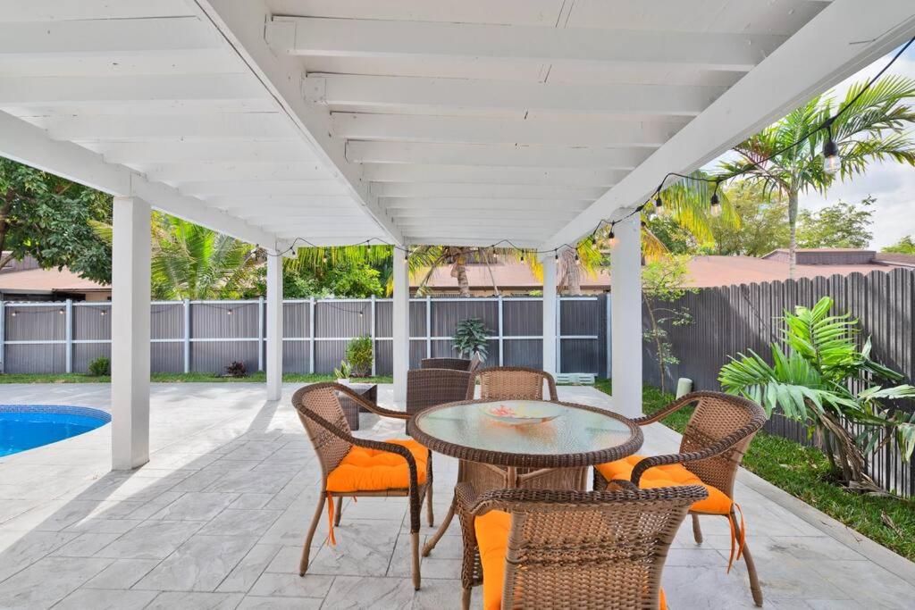 Spacious 4 bedrooms, 2 bathroom house with pool