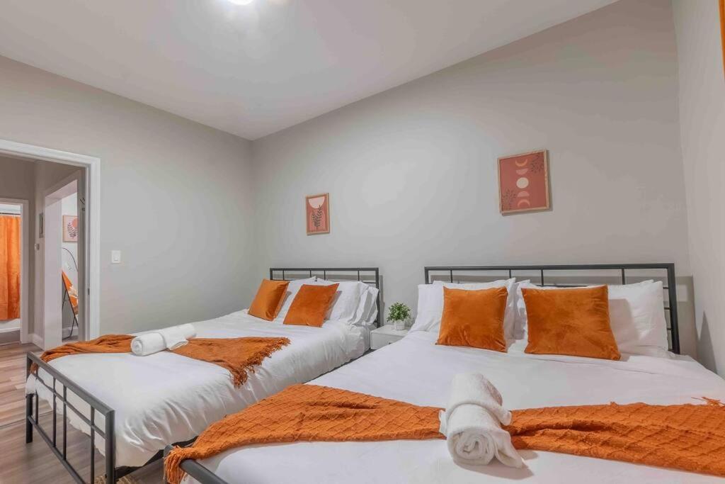 Pumpkin Premise by Airport, 5 beds, Sleeps 8, Book 7 days, Get 20 Percent OFF view 3
