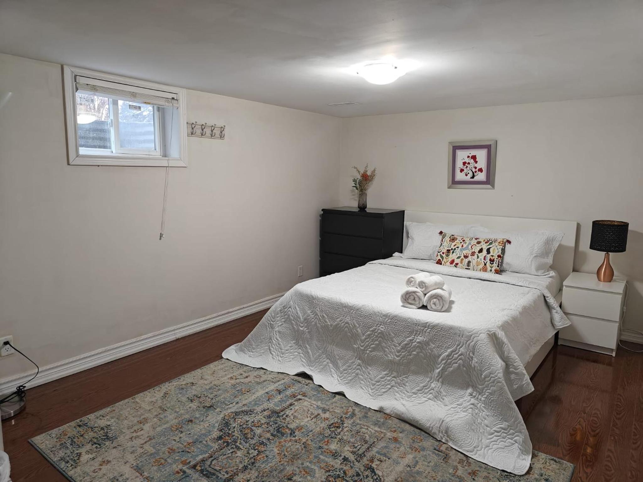 Spacious MBR Near Kennedy Subway & GO view 3