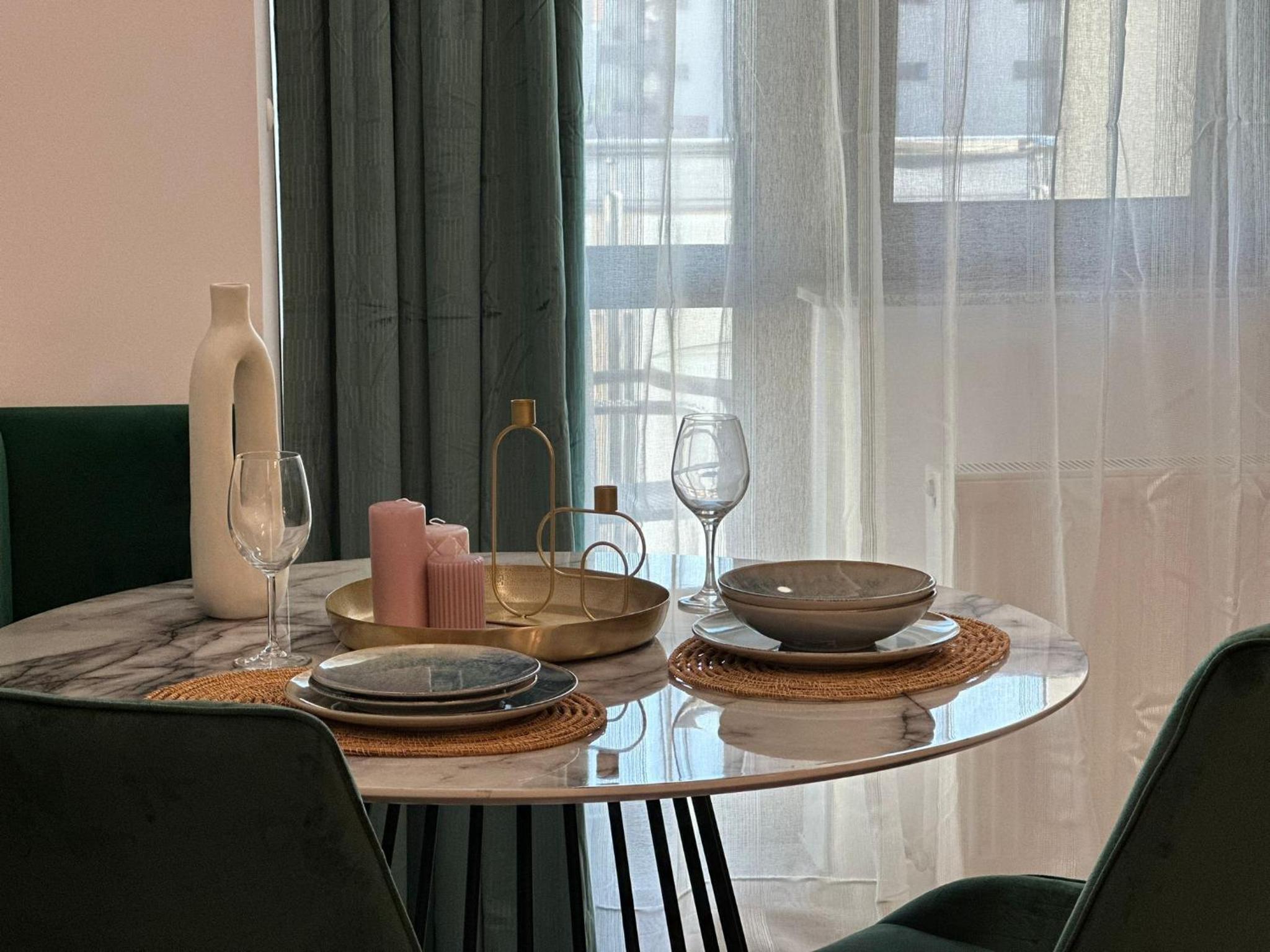 DEKO Apartments & Studios Near Palas Mall - Parking Option