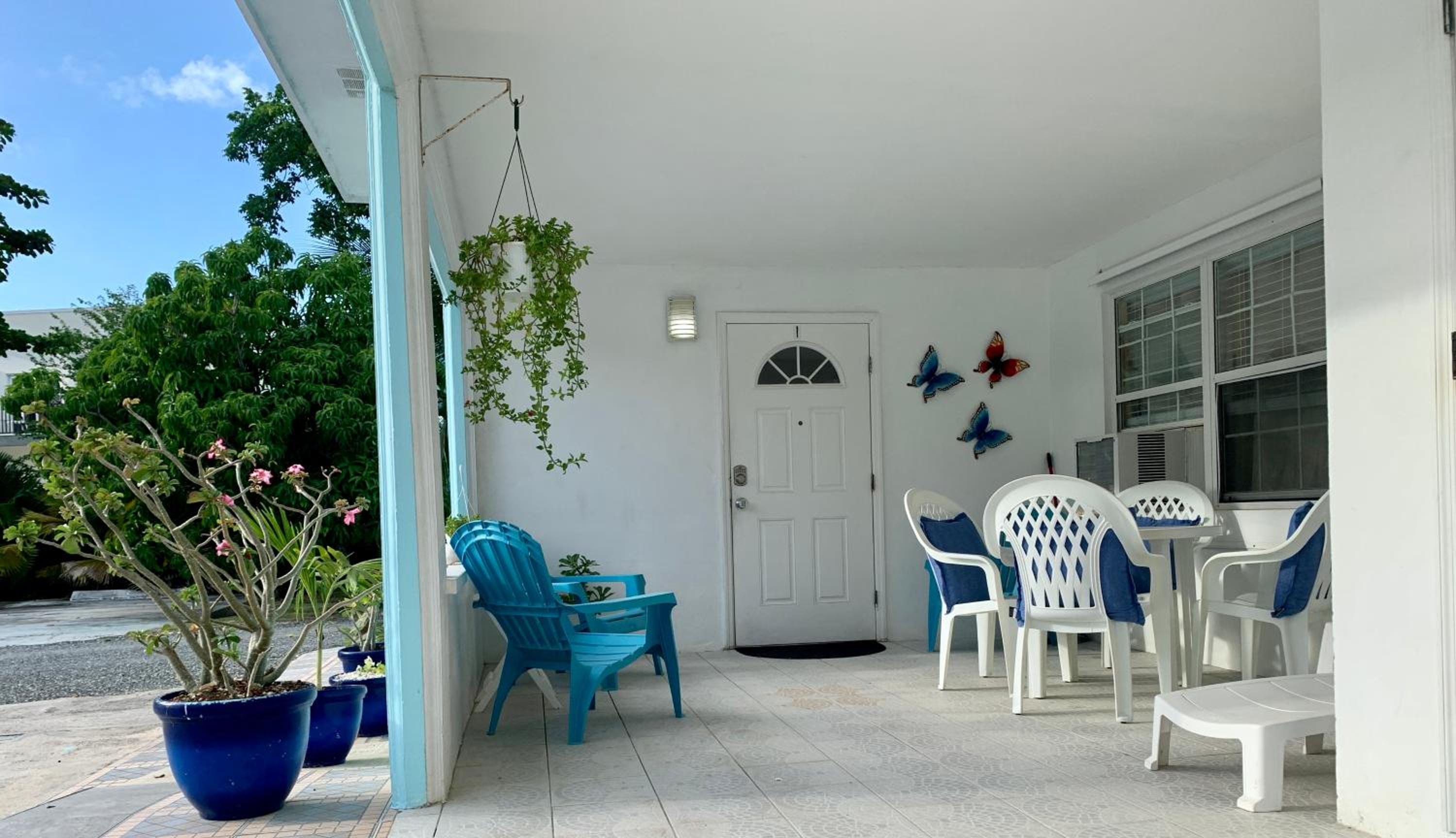 BLUE PAVILION & FREE BREAKFAST - 3 Private Suites, 3 Kitchens, 4 BR, 3 BA - Steps to BEACH view 4