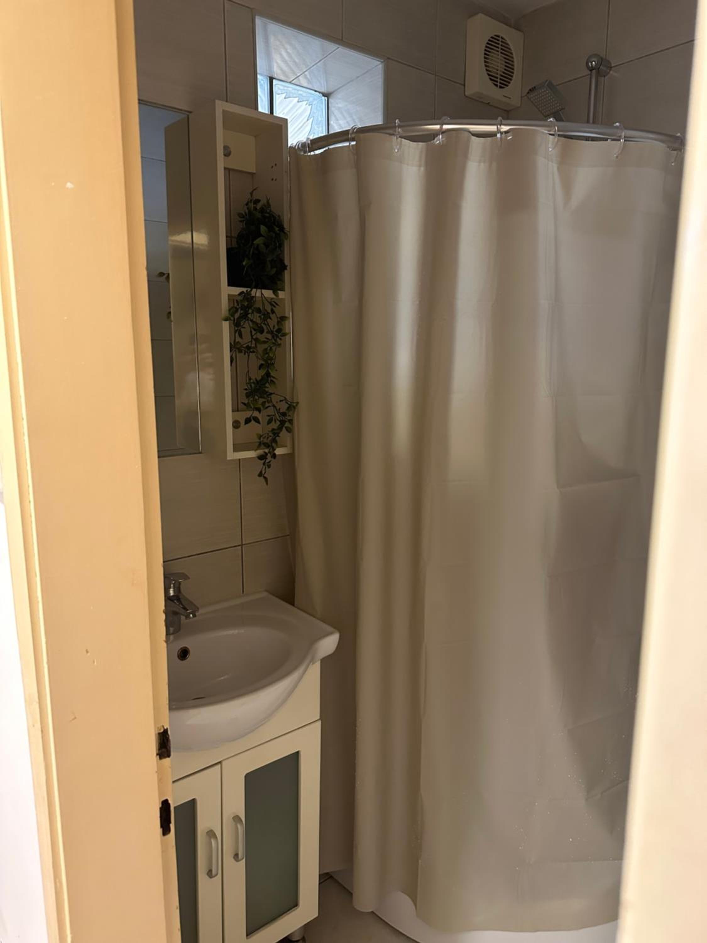 Golden Lily - Pet Friendly Apartment