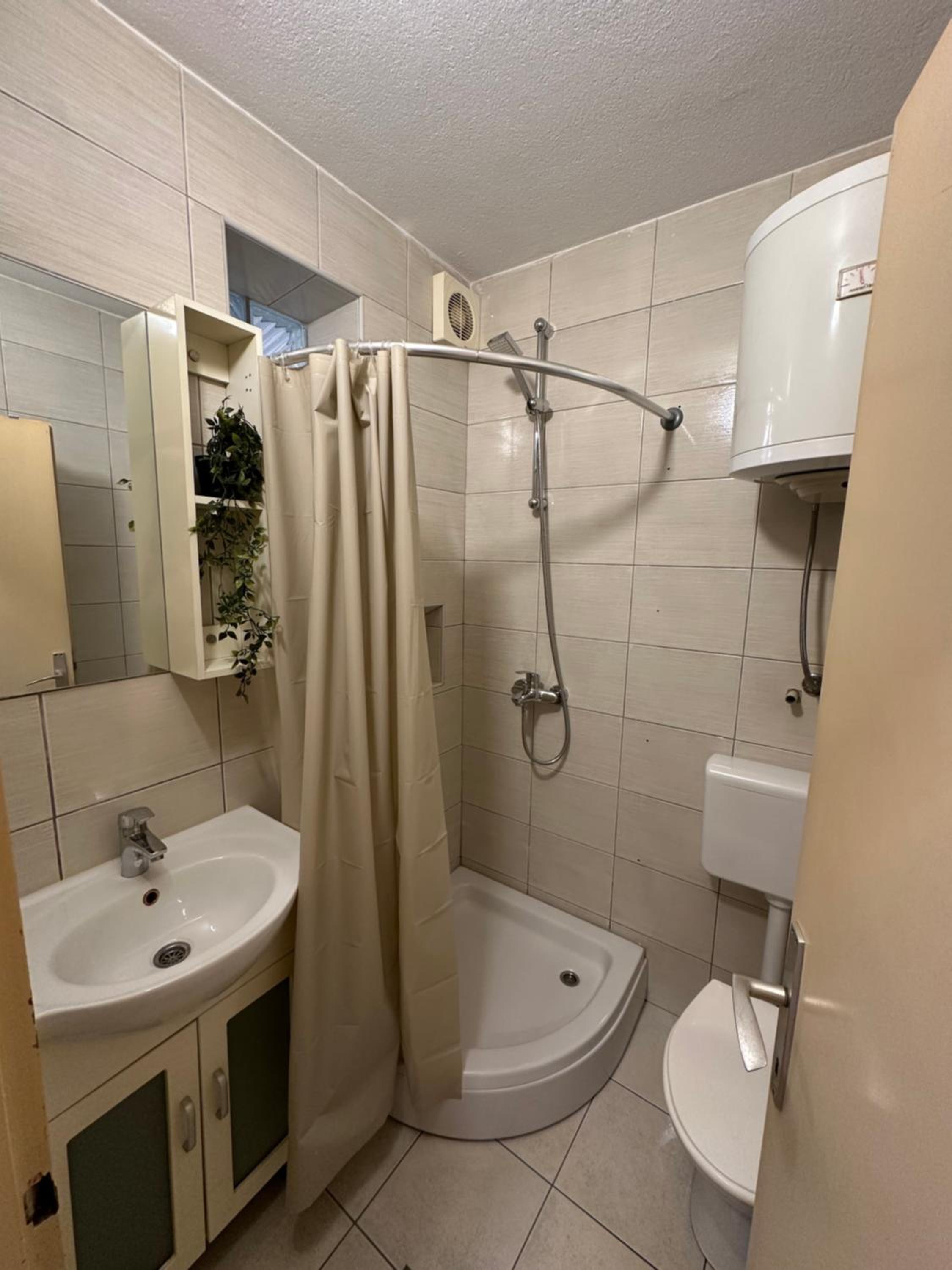 Golden Lily - Pet Friendly Apartment