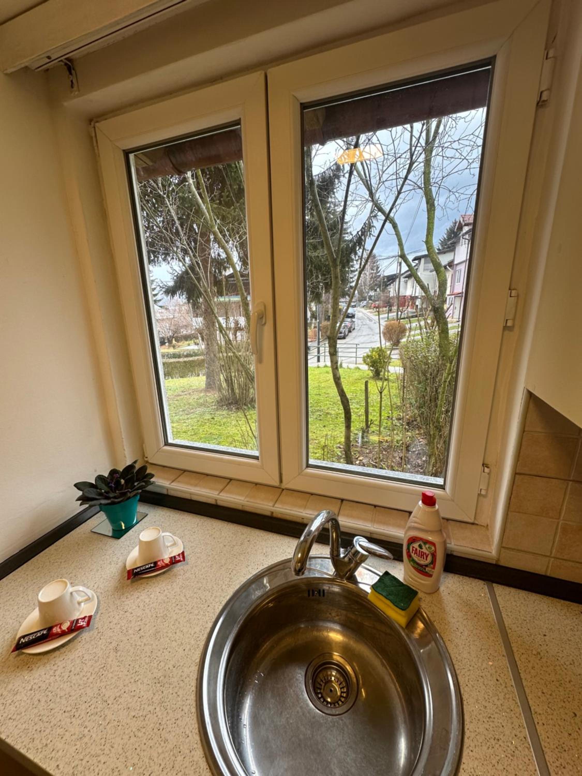 Golden Lily - Pet Friendly Apartment