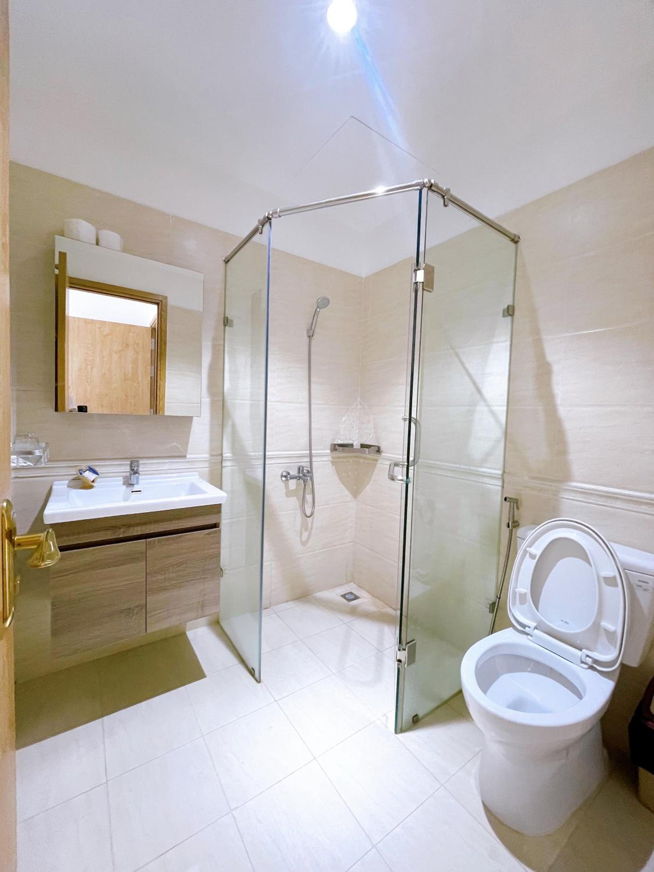 Lá Homestay - Marina Plaza Balcony Apartment with City or River View