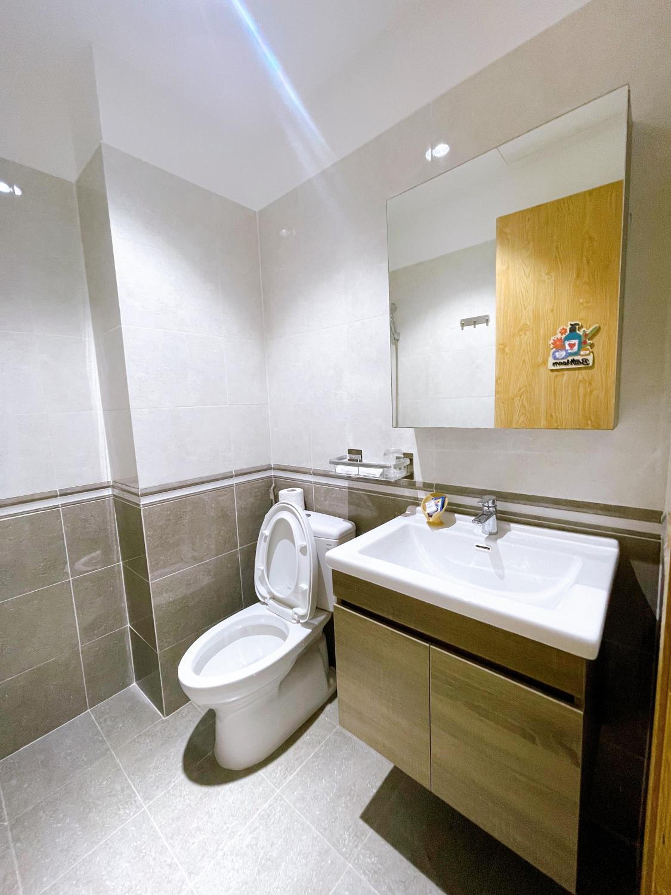Lá Homestay - Marina Plaza Balcony Apartment with City or River View