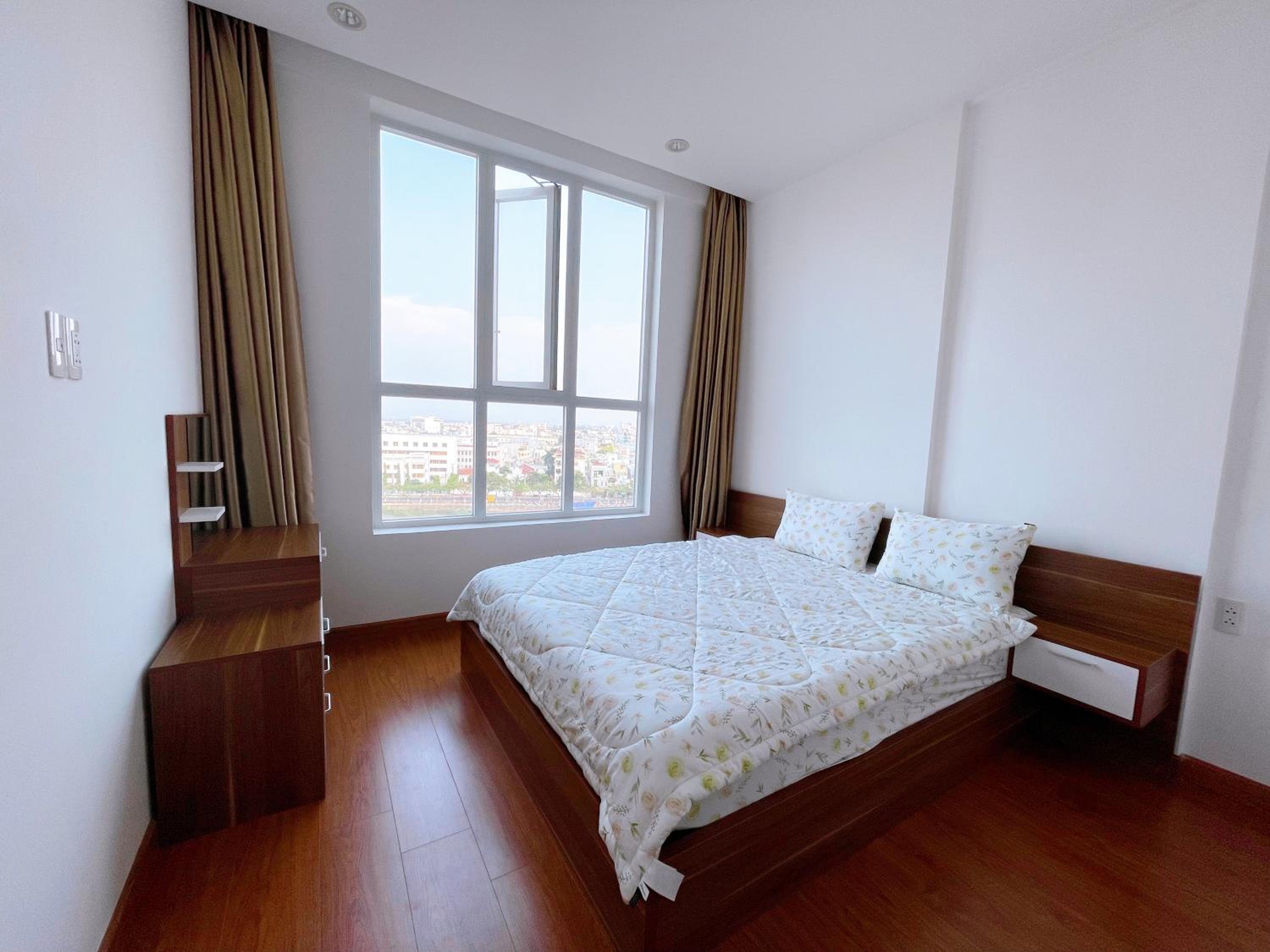 Lá Homestay - Marina Plaza Balcony Apartment with City or River View