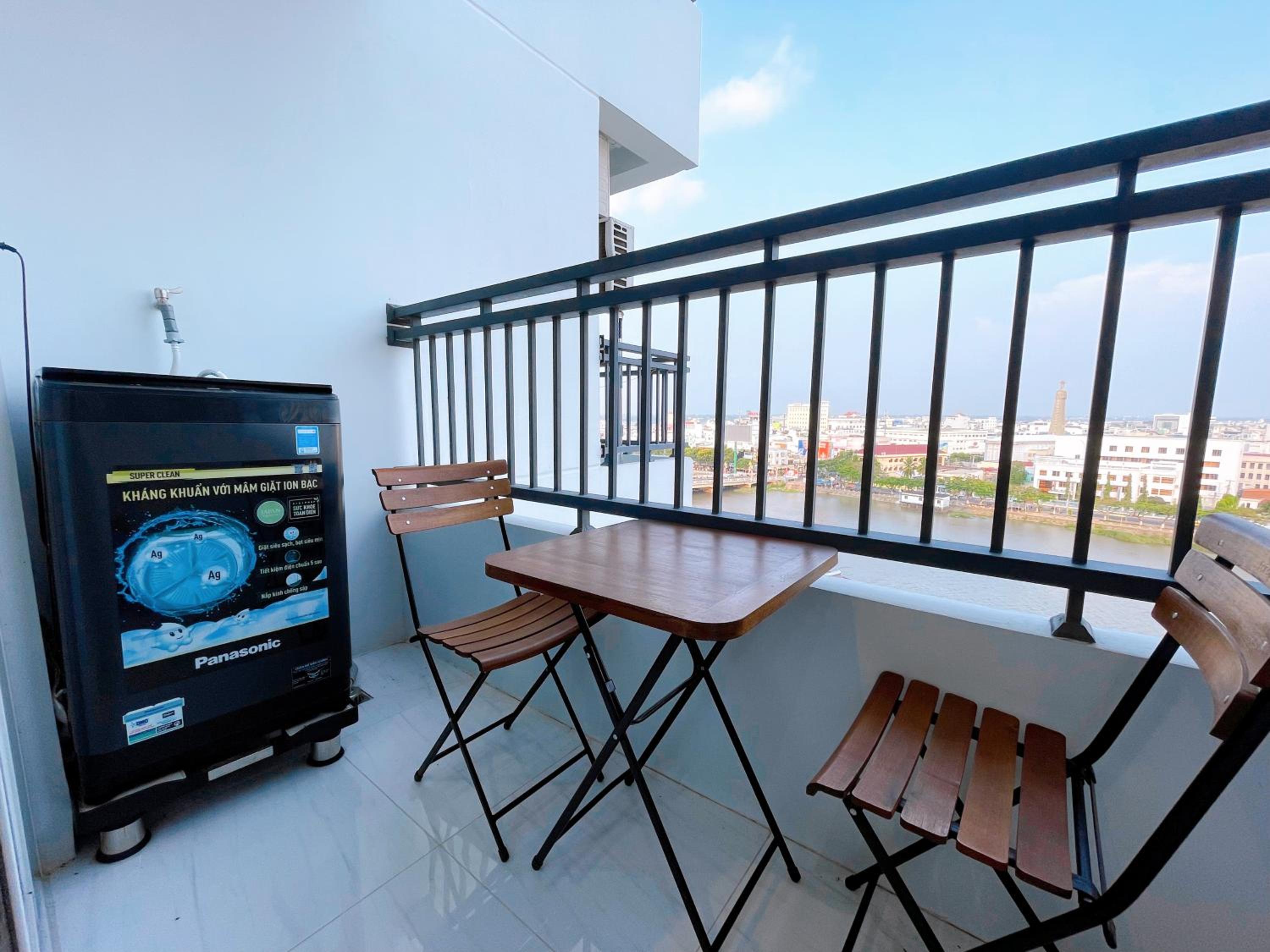 Lá Homestay - Marina Plaza Balcony Apartment with City or River View