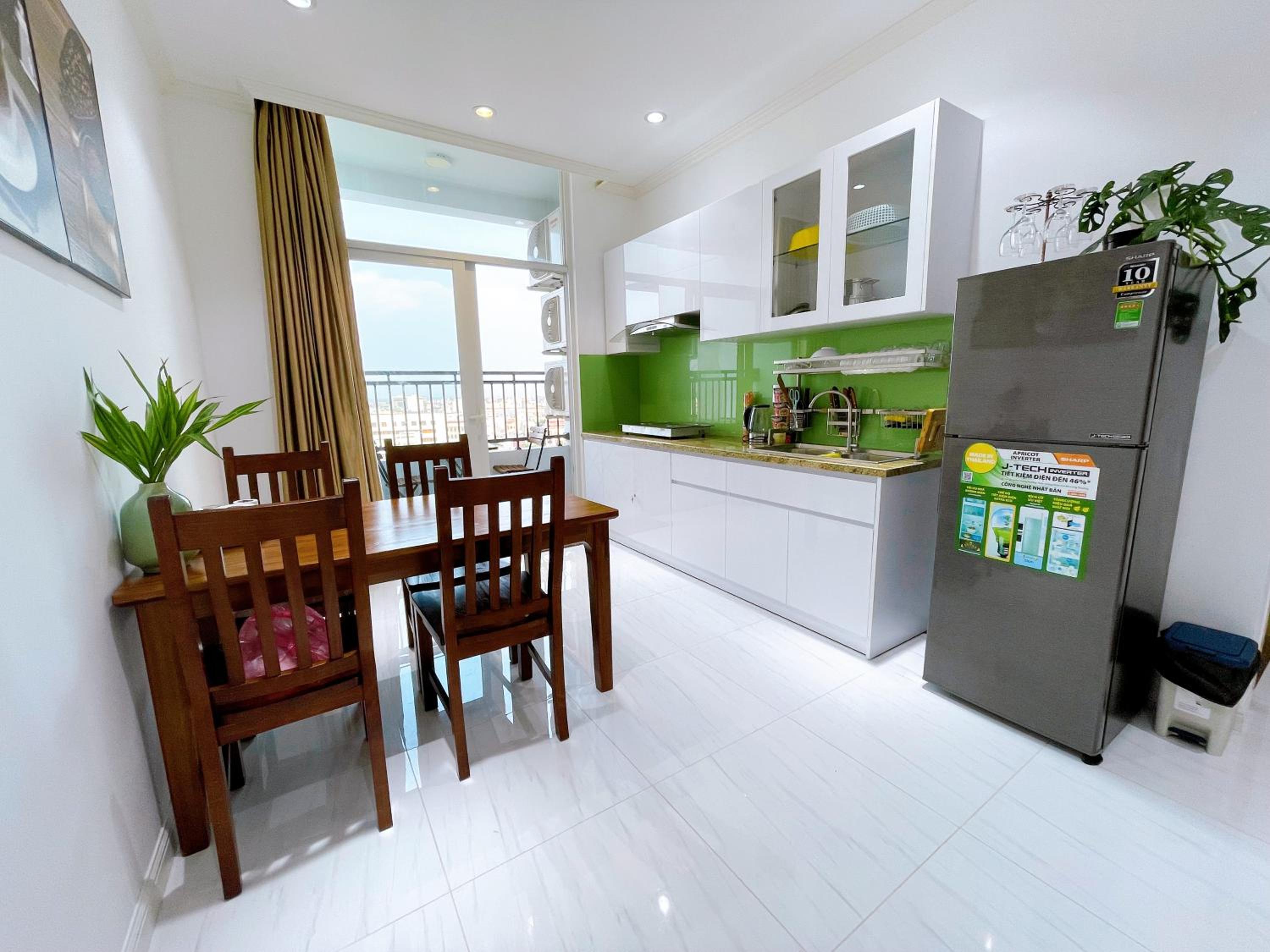 Lá Homestay - Marina Plaza Balcony Apartment with City or River View