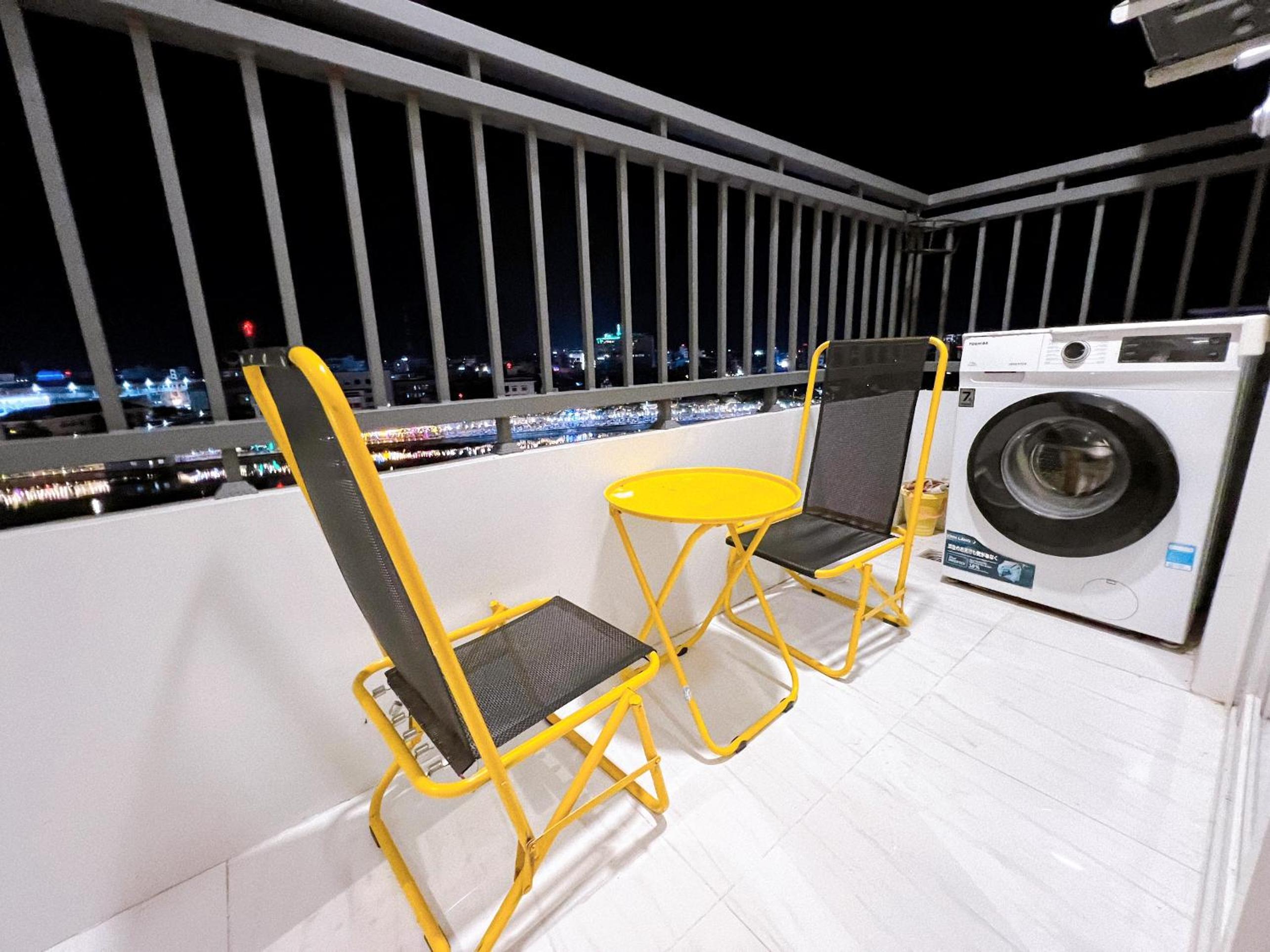 Lá Homestay - Marina Plaza Balcony Apartment with City or River View