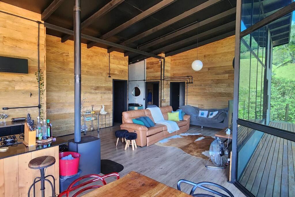 Maravilhosa casa com Cachoeira