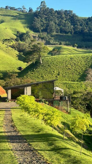 Maravilhosa casa com Cachoeira