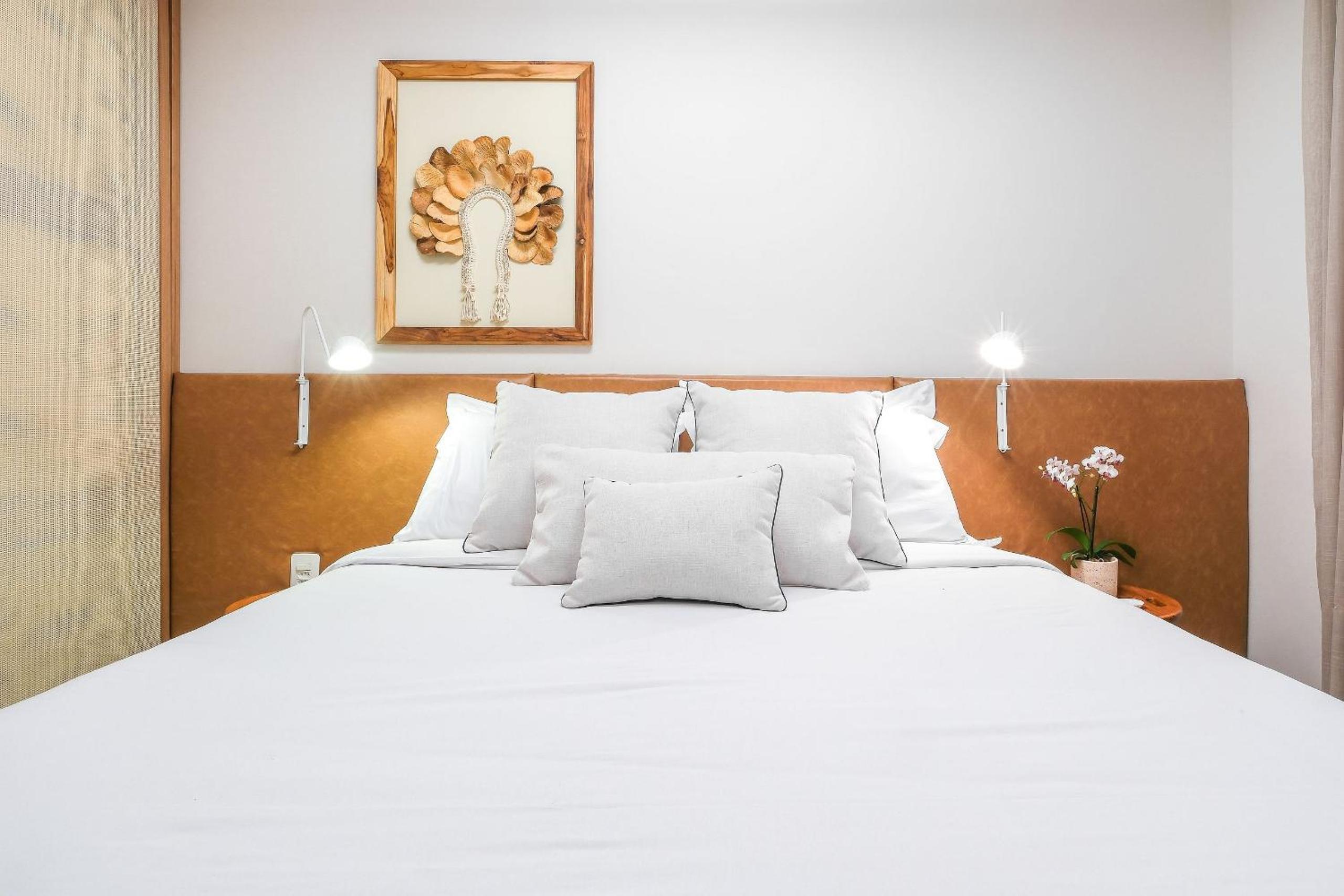 Newly renovated - 5 minutes away from Leblon beach