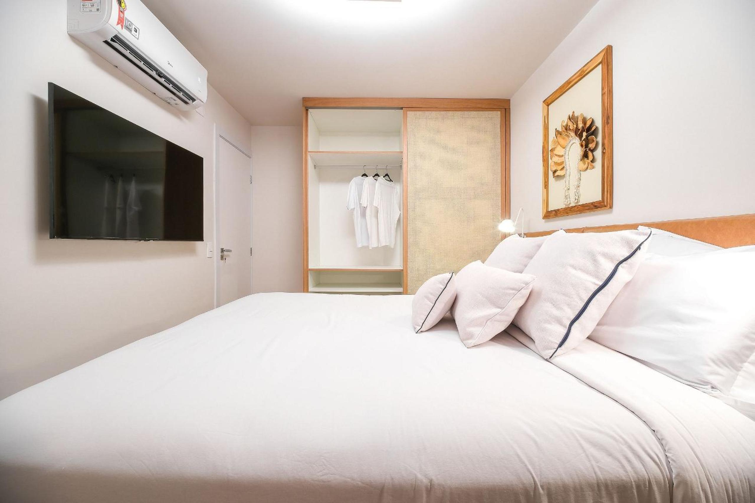 Newly renovated - 5 minutes away from Leblon beach