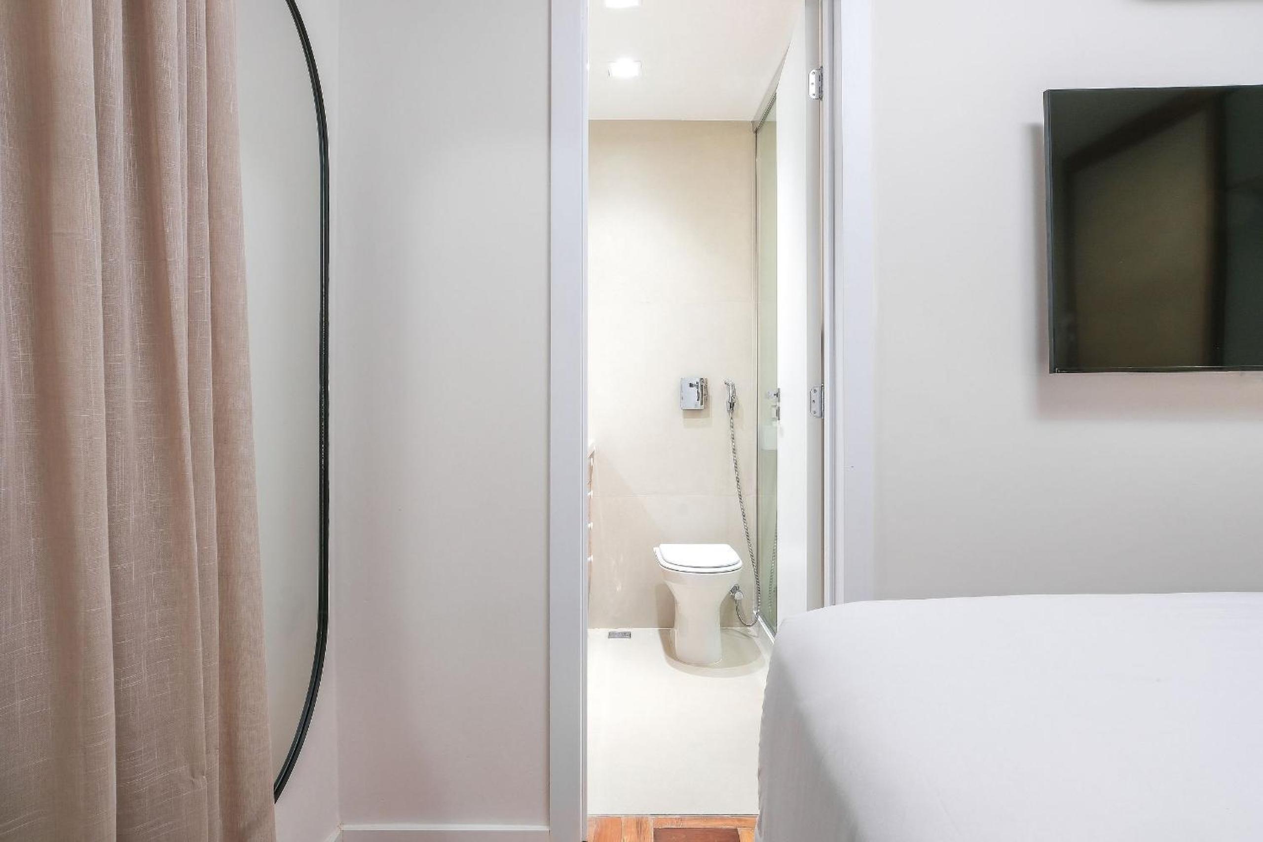 Newly renovated - 5 minutes away from Leblon beach