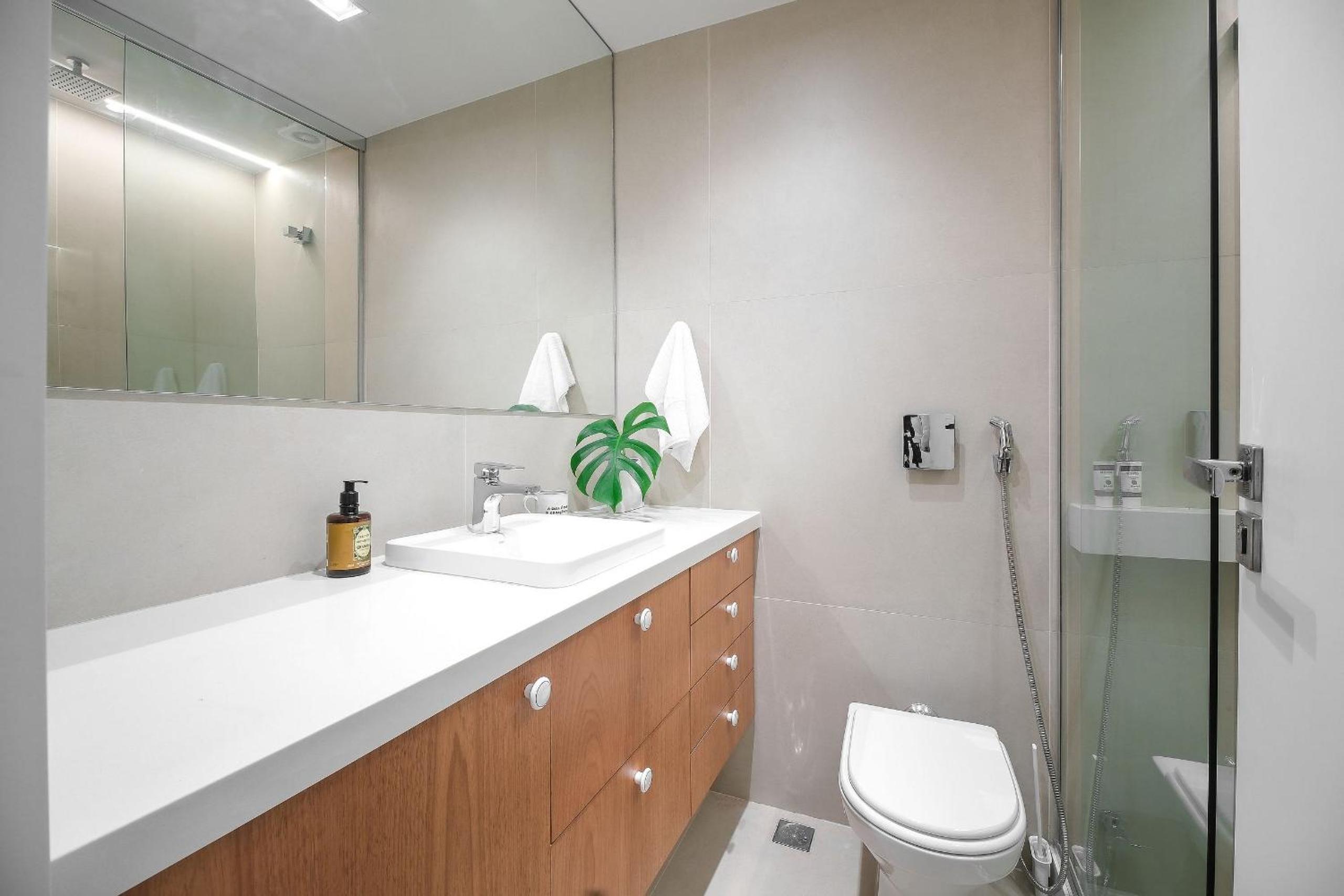 Newly renovated - 5 minutes away from Leblon beach
