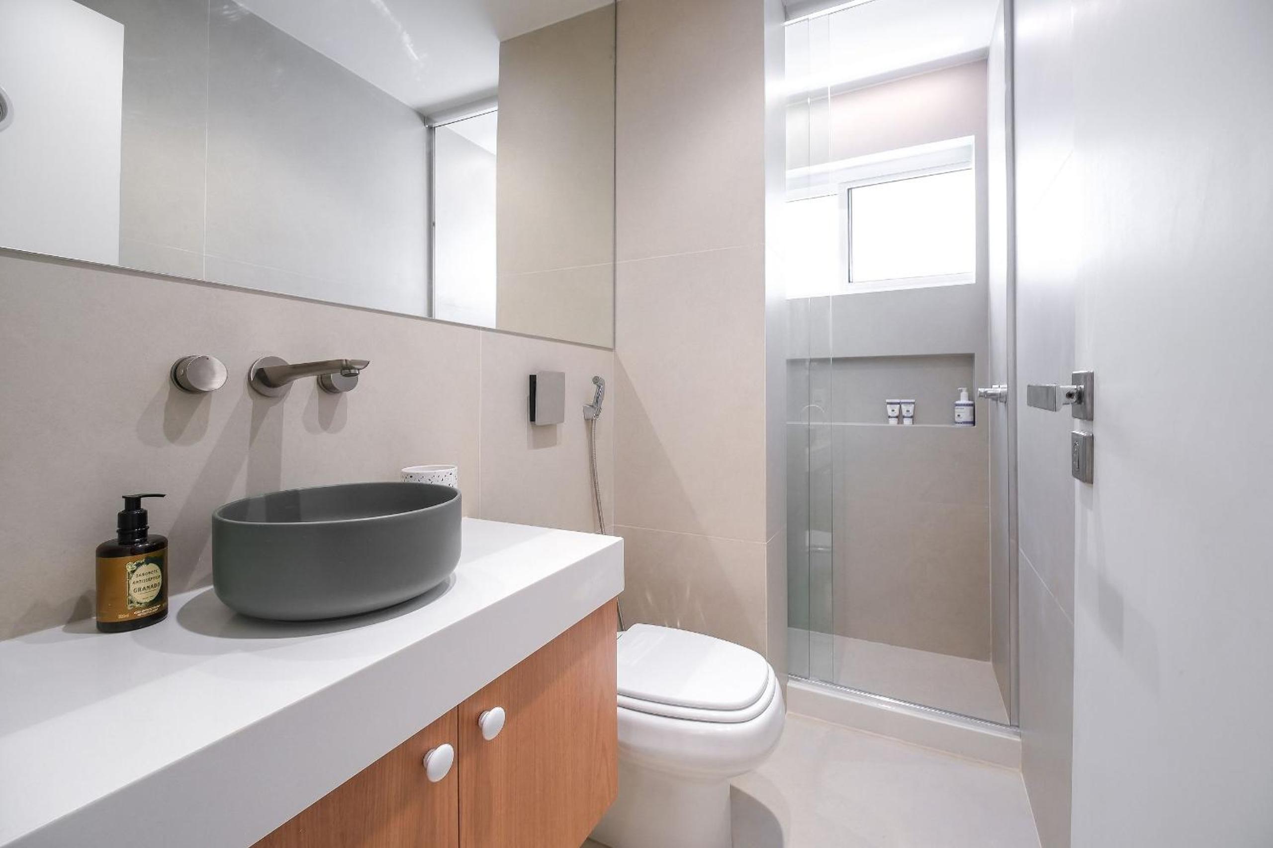 Newly renovated - 5 minutes away from Leblon beach