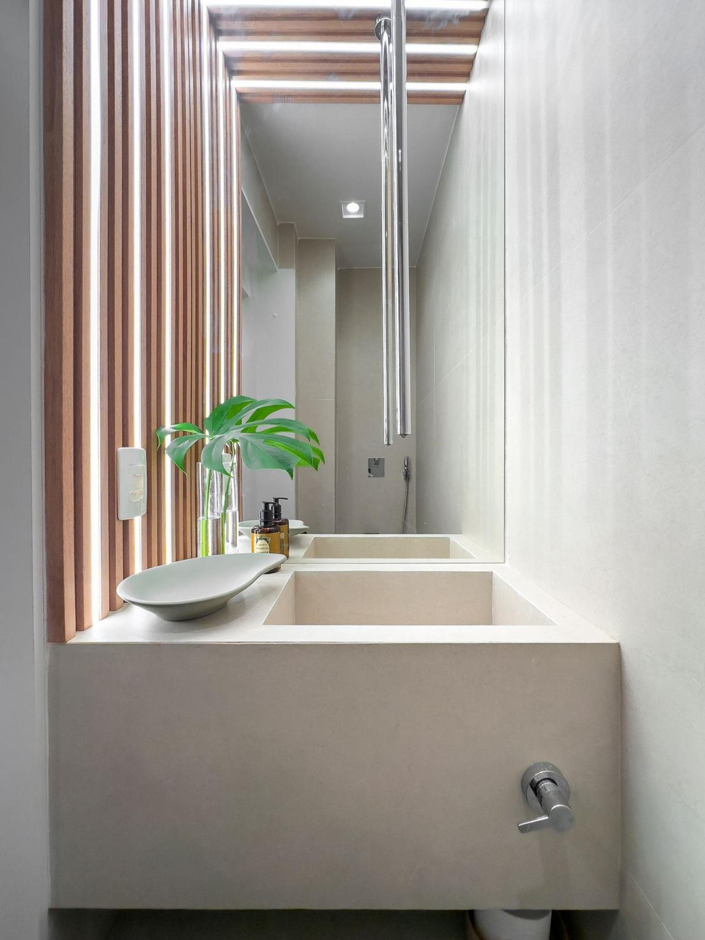 Newly renovated - 5 minutes away from Leblon beach