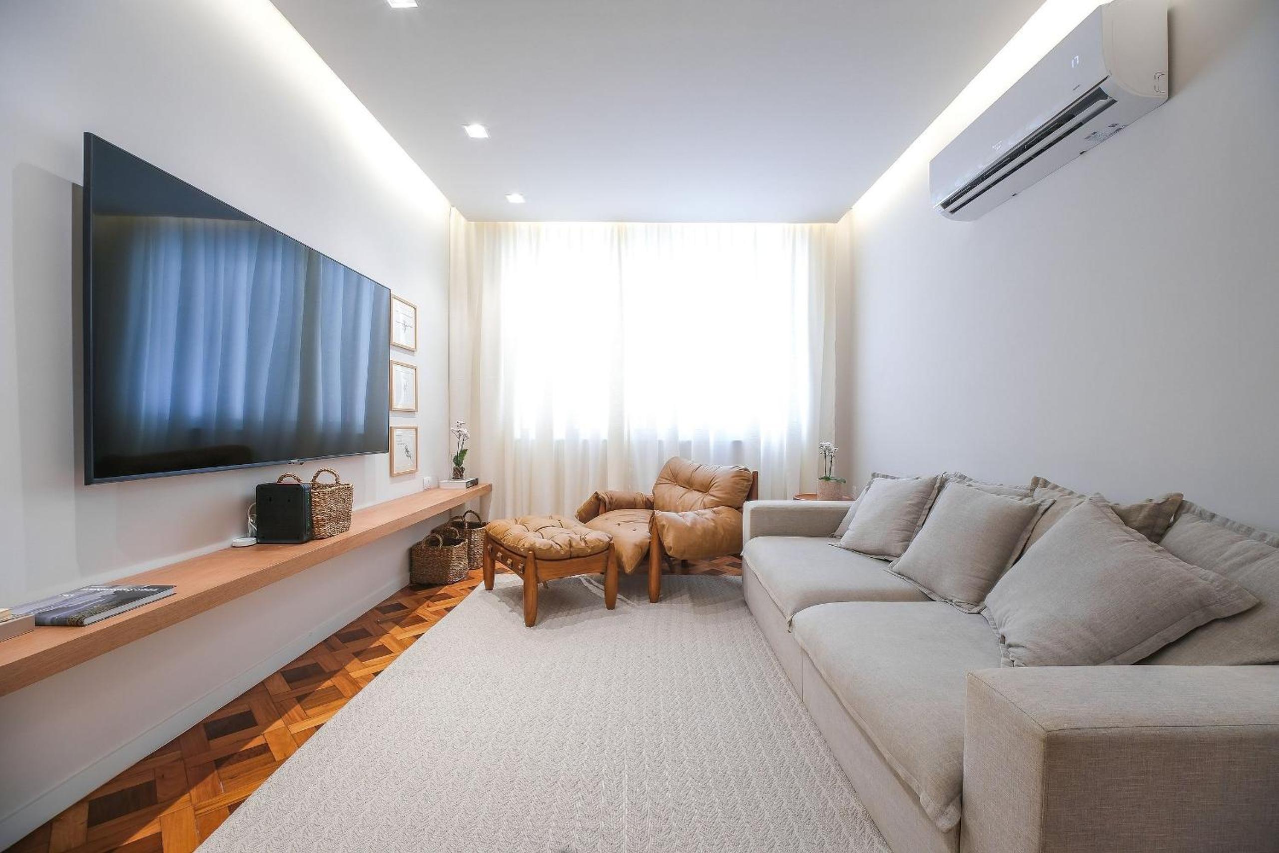 Newly renovated - 5 minutes away from Leblon beach