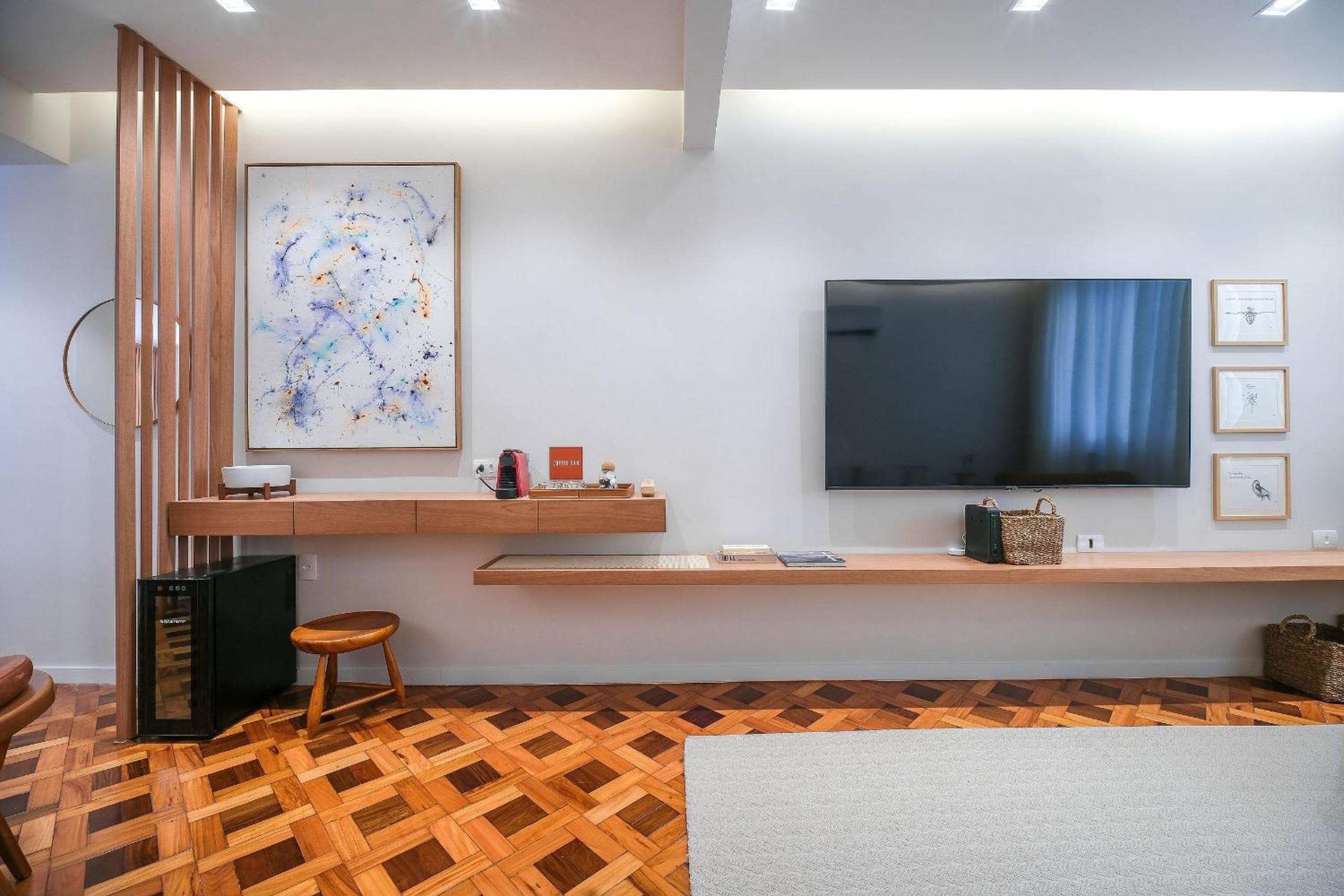 Newly renovated - 5 minutes away from Leblon beach