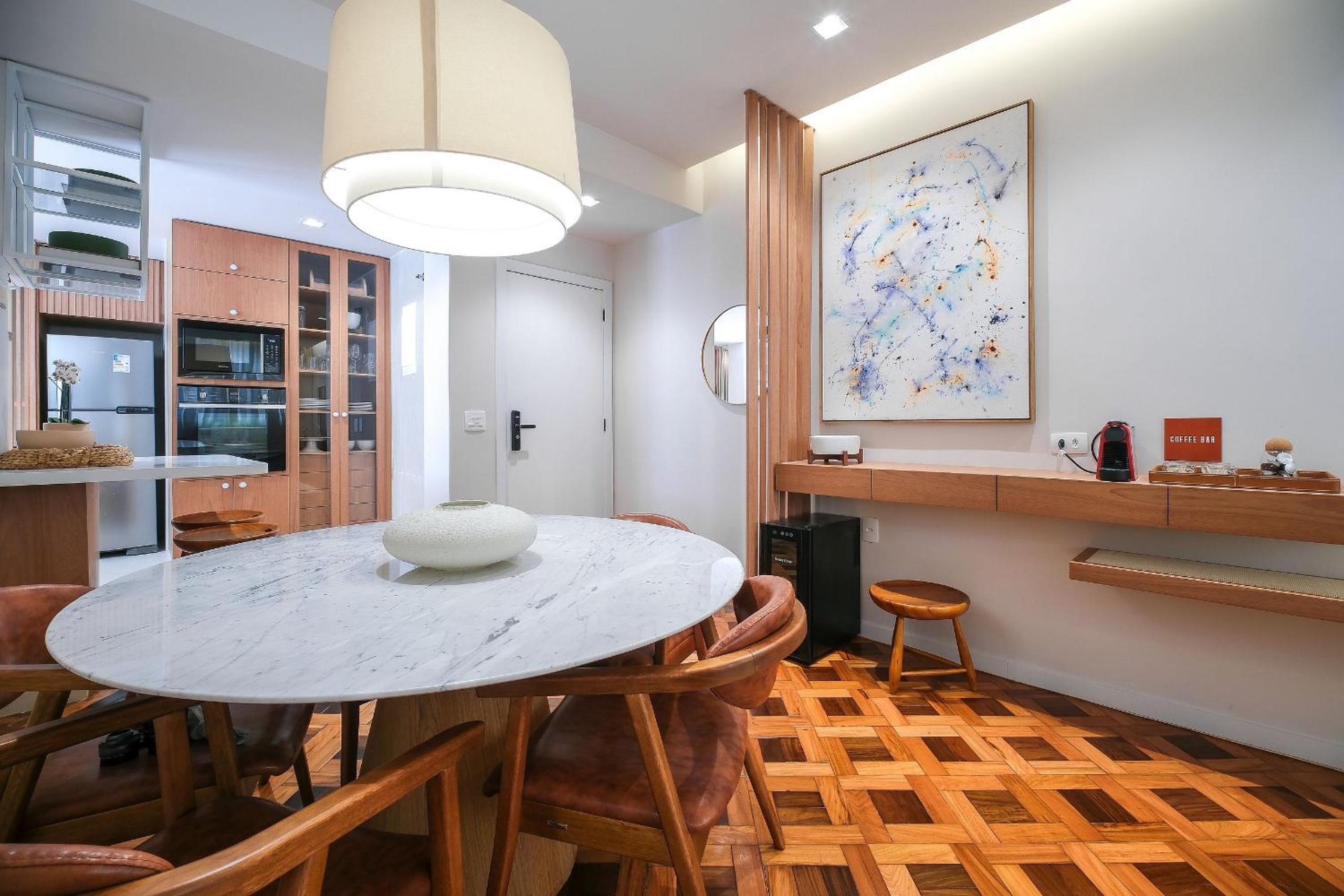 Newly renovated - 5 minutes away from Leblon beach