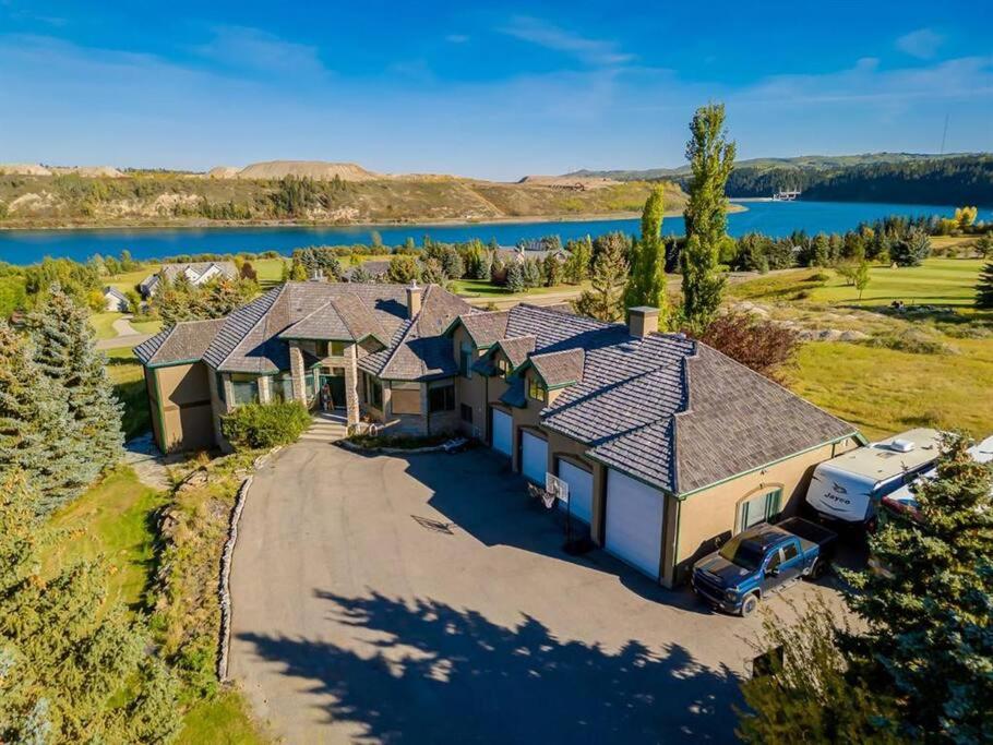Emerald Bay Luxury Retreat with Hot Tub