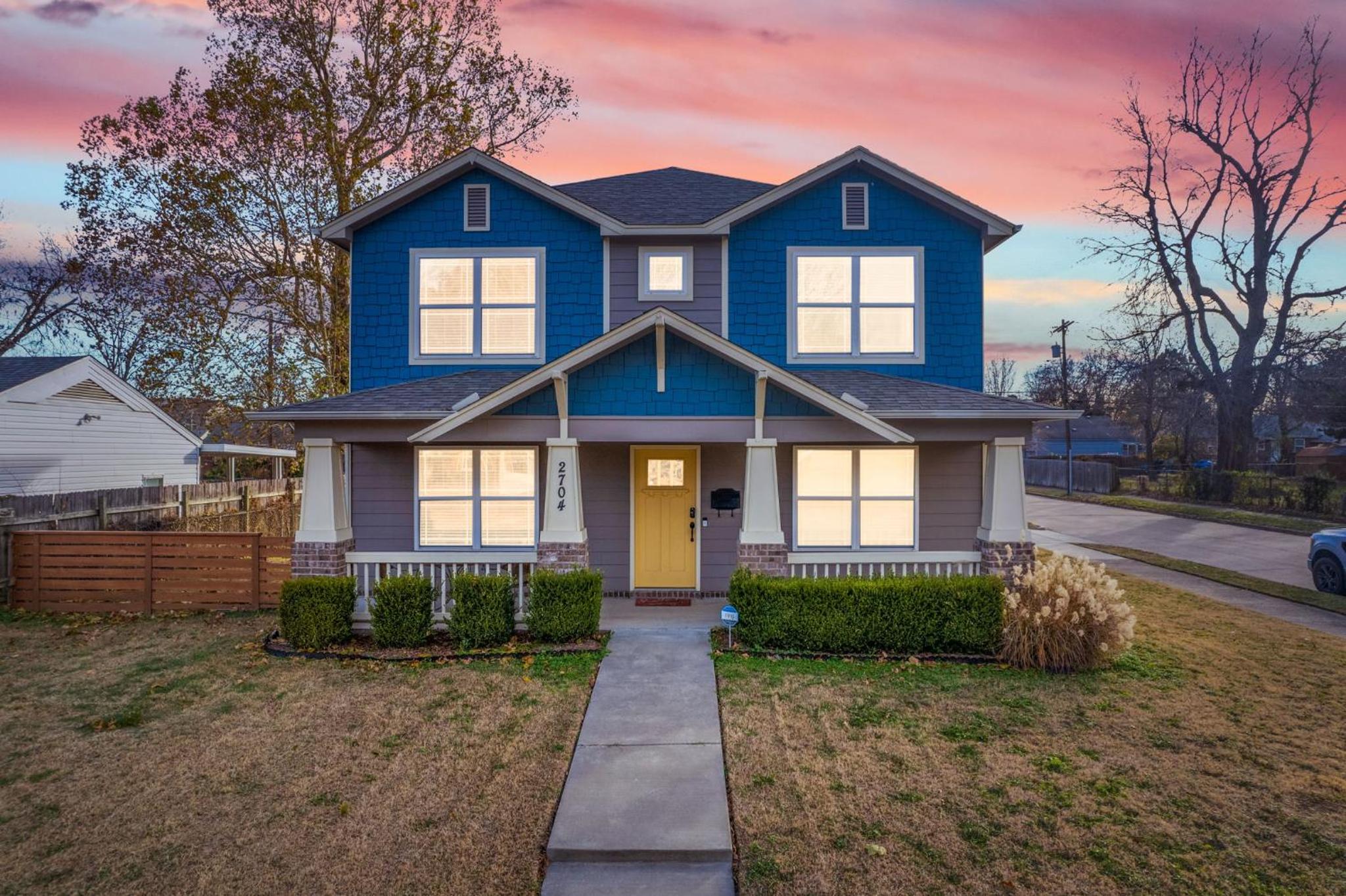 4 bdrm, 3ba,Fire pit, grill, 1 block to TU Pets! view 3