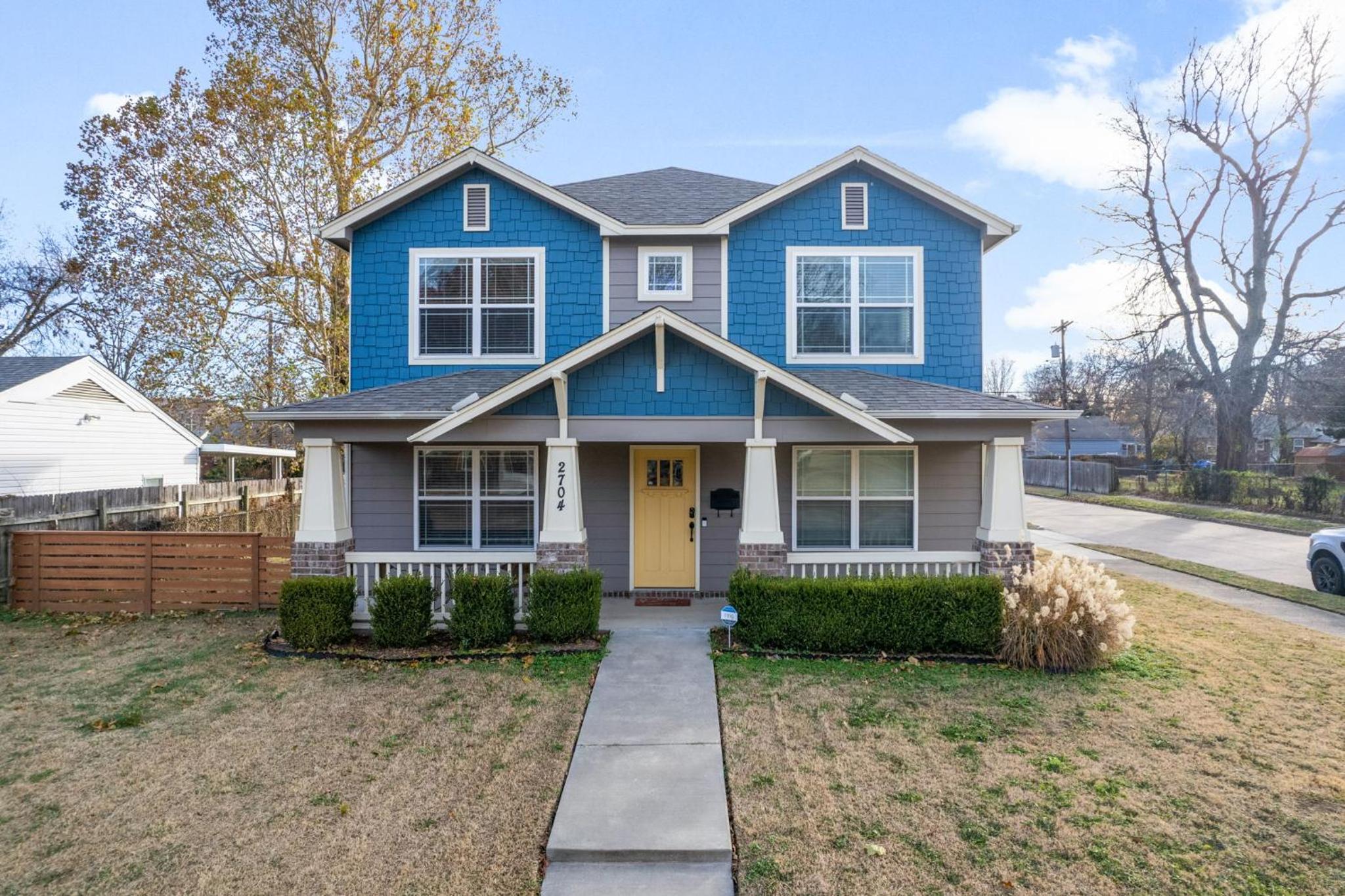 4 bdrm, 3ba,Fire pit, grill, 1 block to TU Pets! view 4