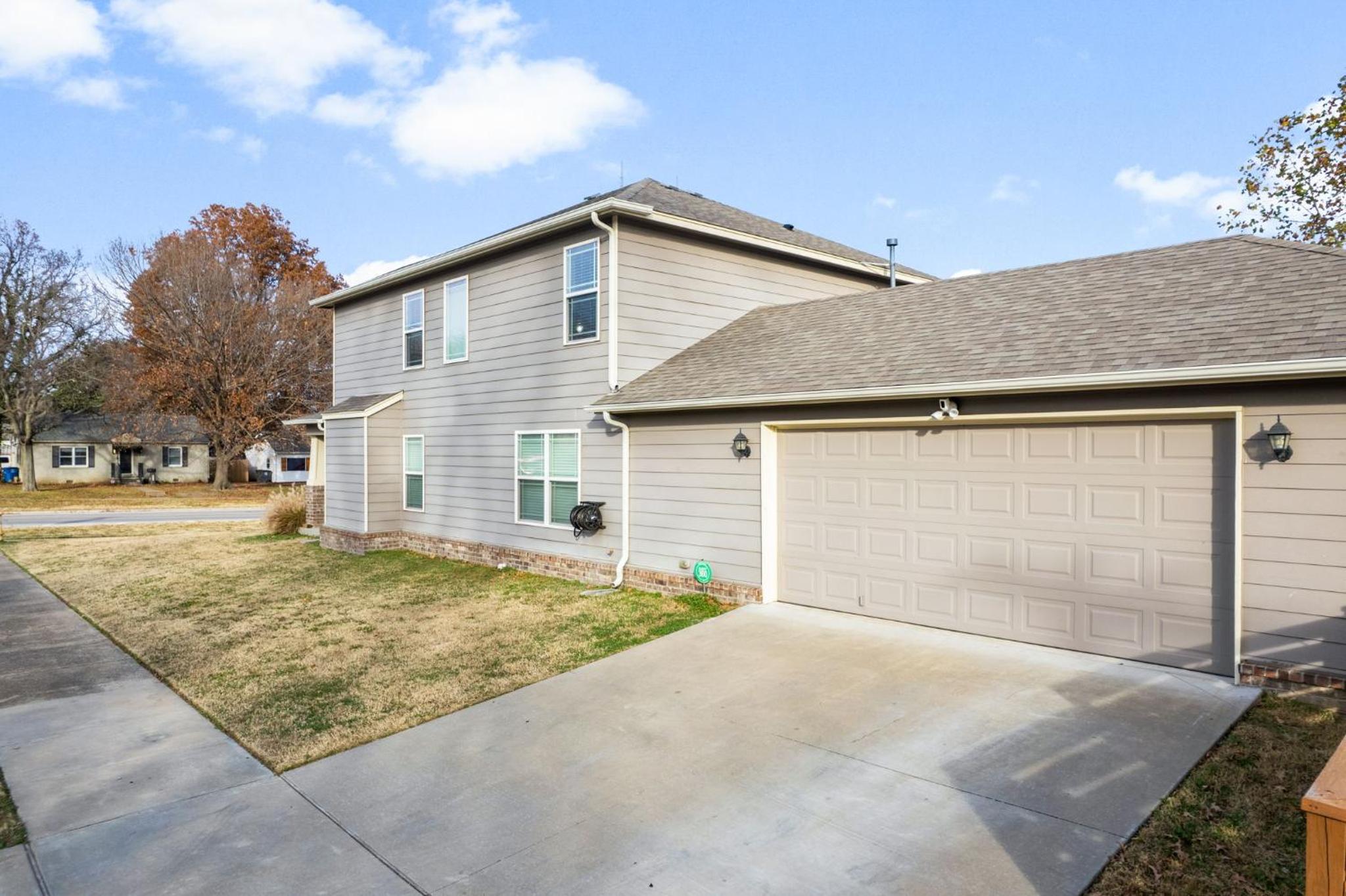 4 bdrm, 3ba,Fire pit, grill, 1 block to TU Pets! view 5