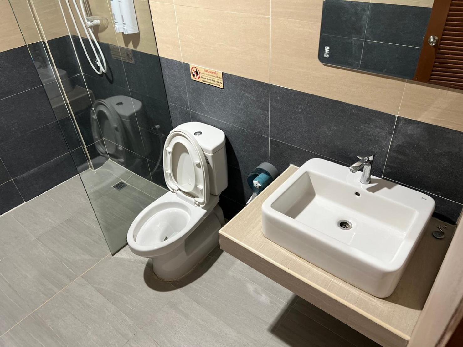 V Tharm Hotel