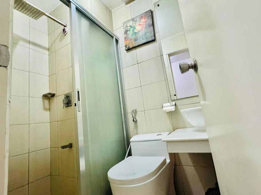 Birch Tower a1 front of RobinsonMla Rizal Park view 2