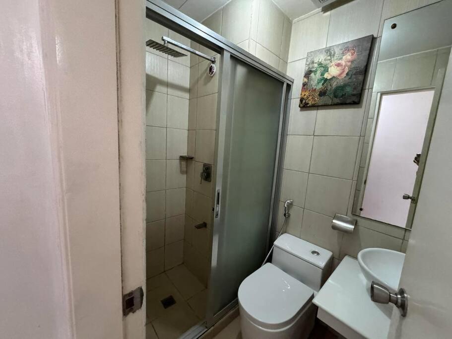 Birch Tower a1 front of RobinsonMla Rizal Park view 5