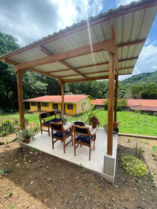 Tabaco Studio a solo 5 minutos de Playa Carrillo