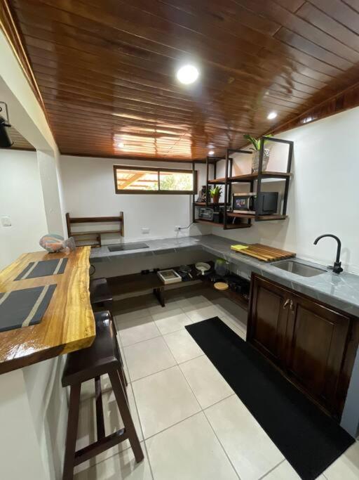 Tabaco Studio a solo 5 minutos de Playa Carrillo