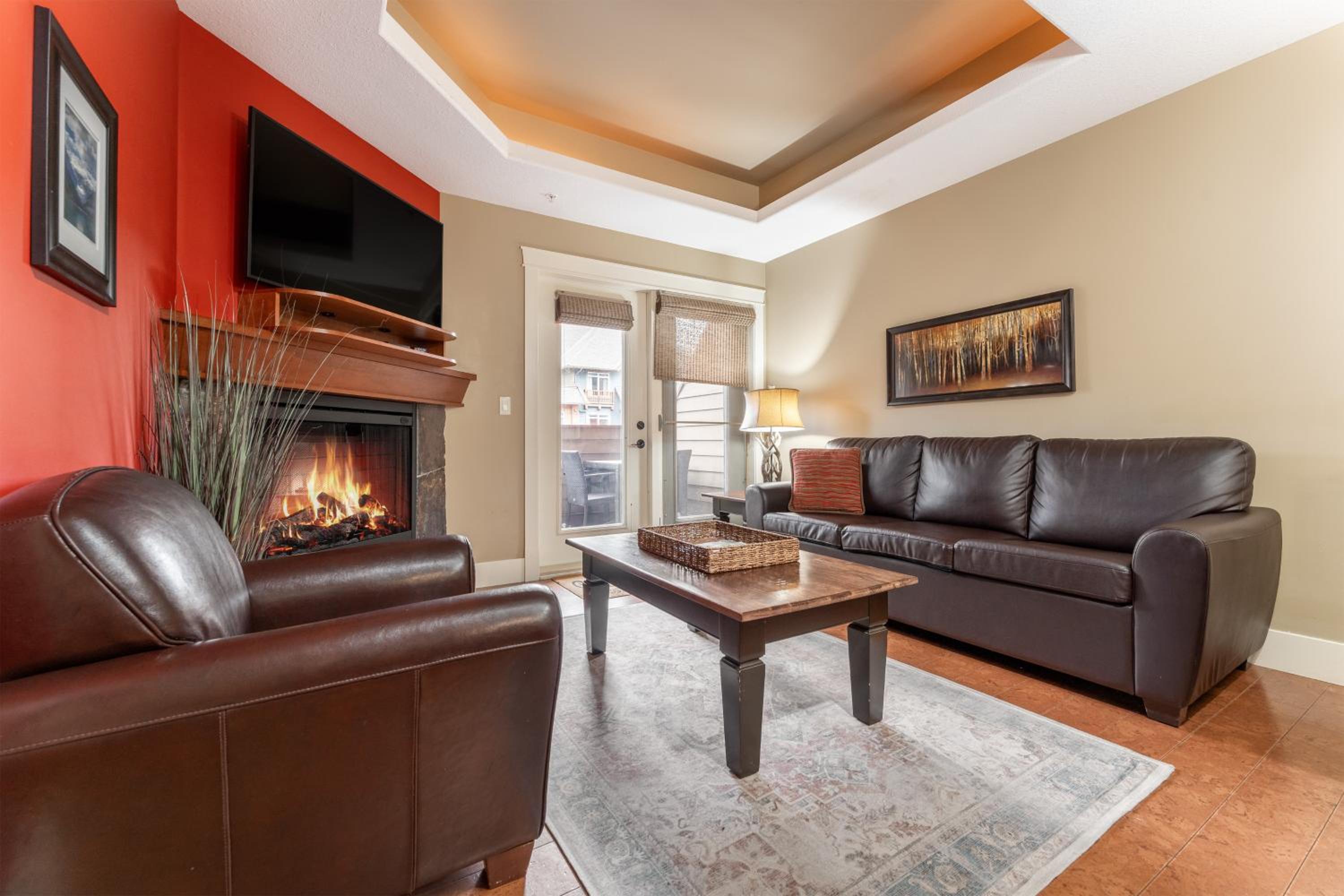 Solara Suite with Indoor Pool - Hot tub -Parking - GYM
