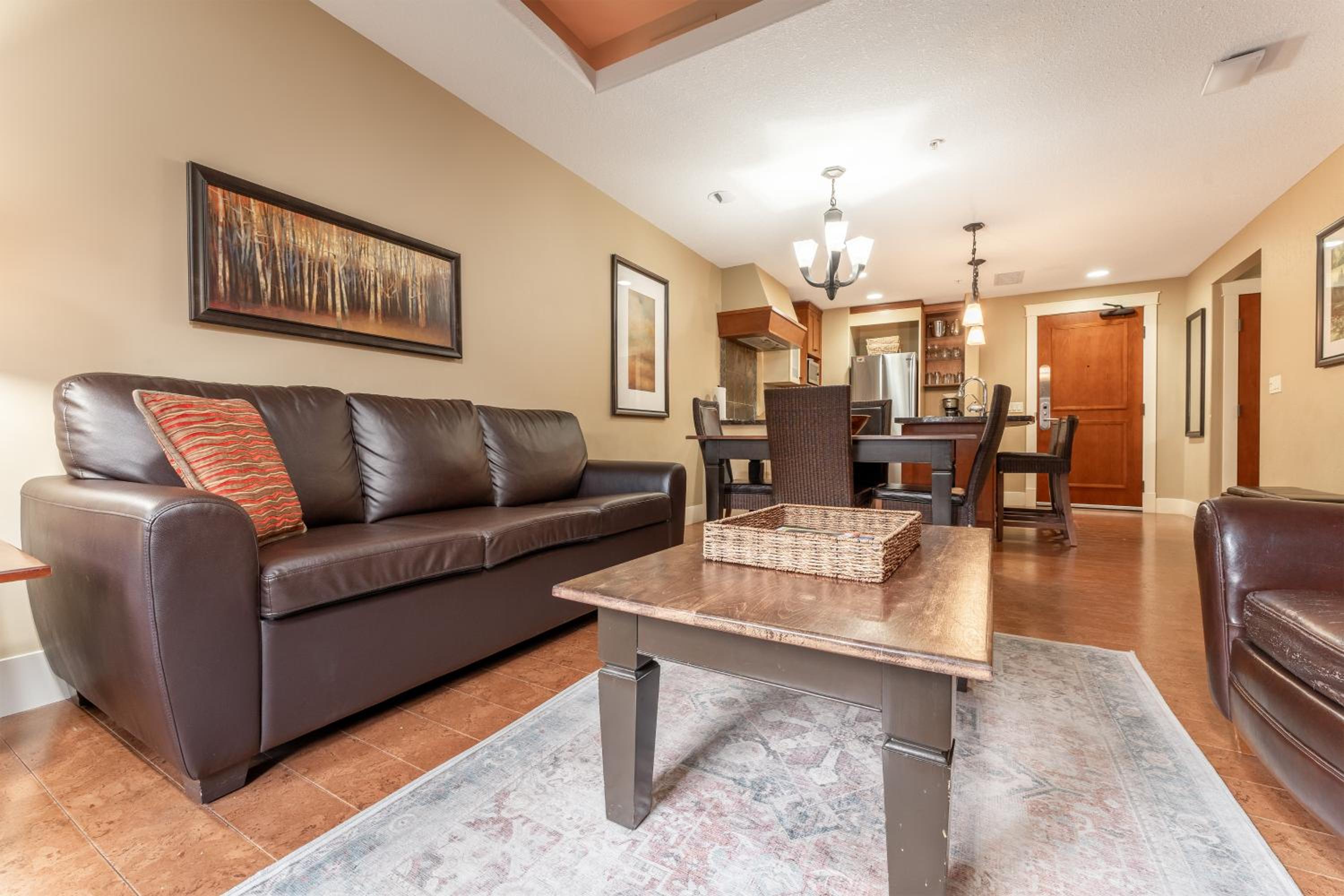 Solara Suite with Indoor Pool - Hot tub -Parking - GYM