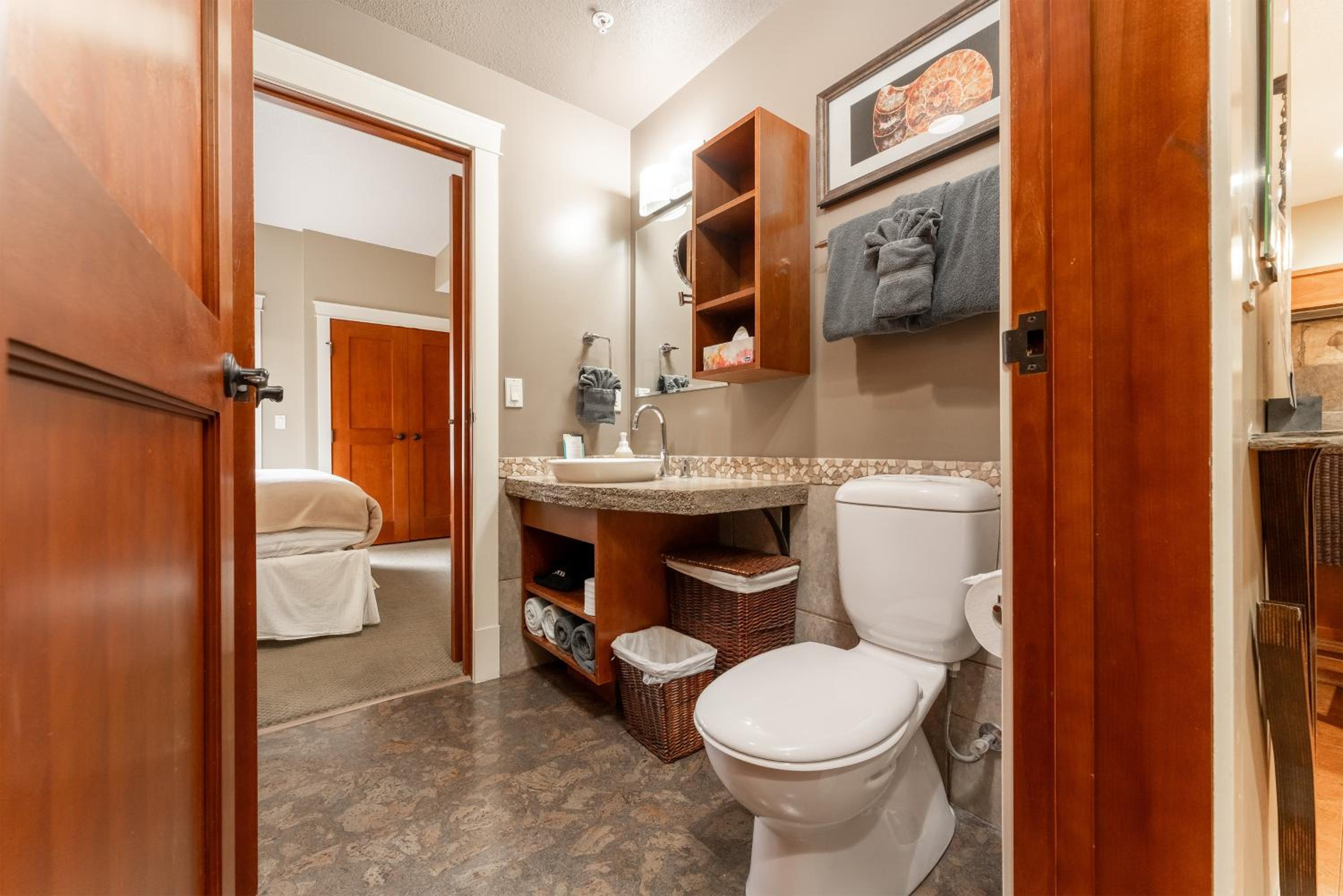 Solara Suite with Indoor Pool - Hot tub -Parking - GYM