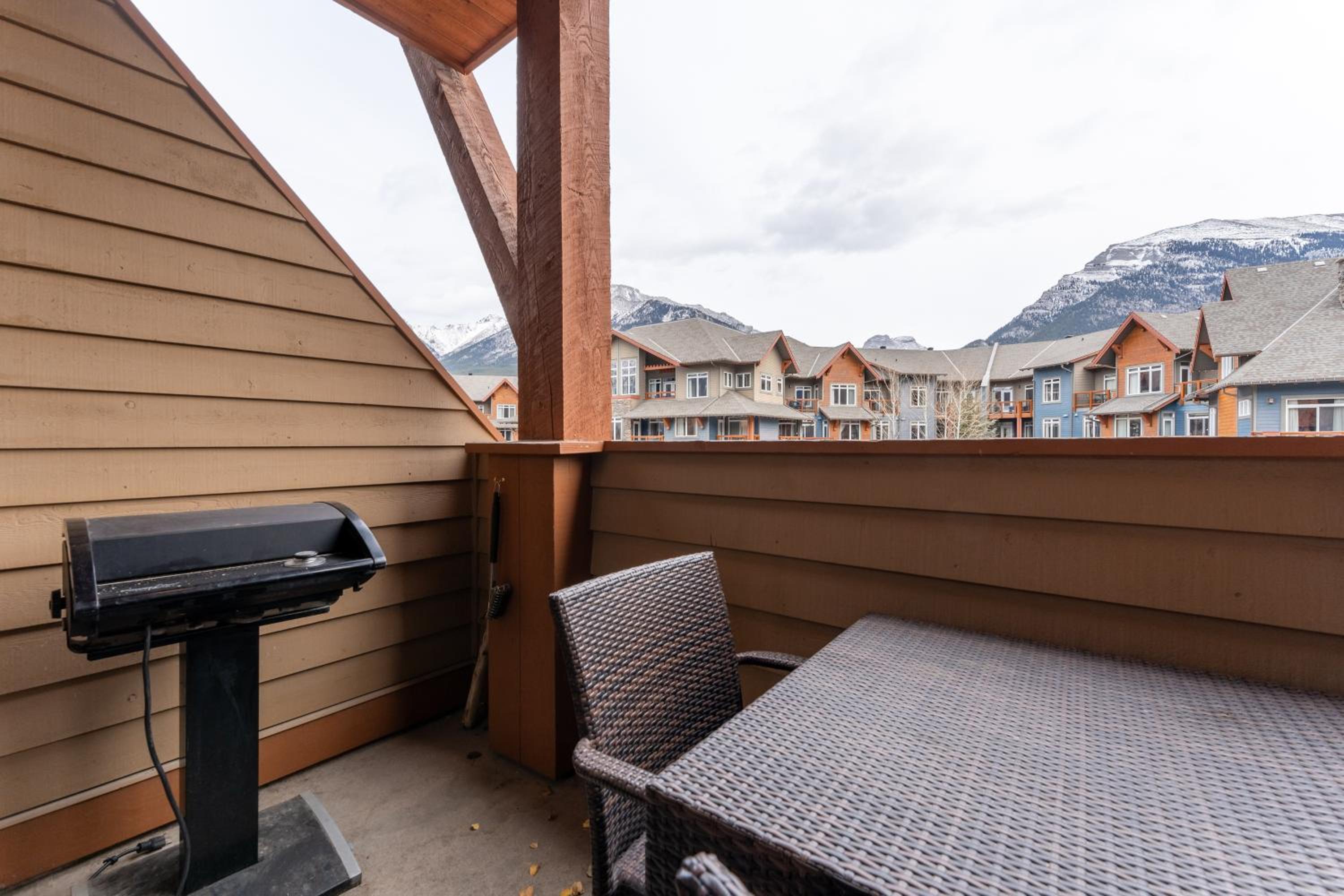 Solara Suite with Indoor Pool - Hot tub -Parking - GYM