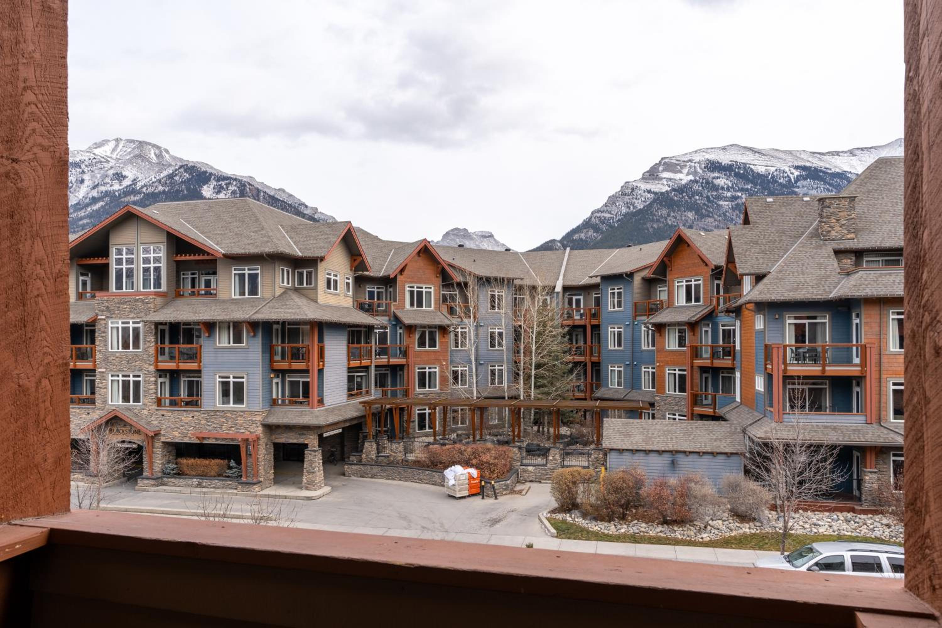 Solara Suite with Indoor Pool - Hot tub -Parking - GYM