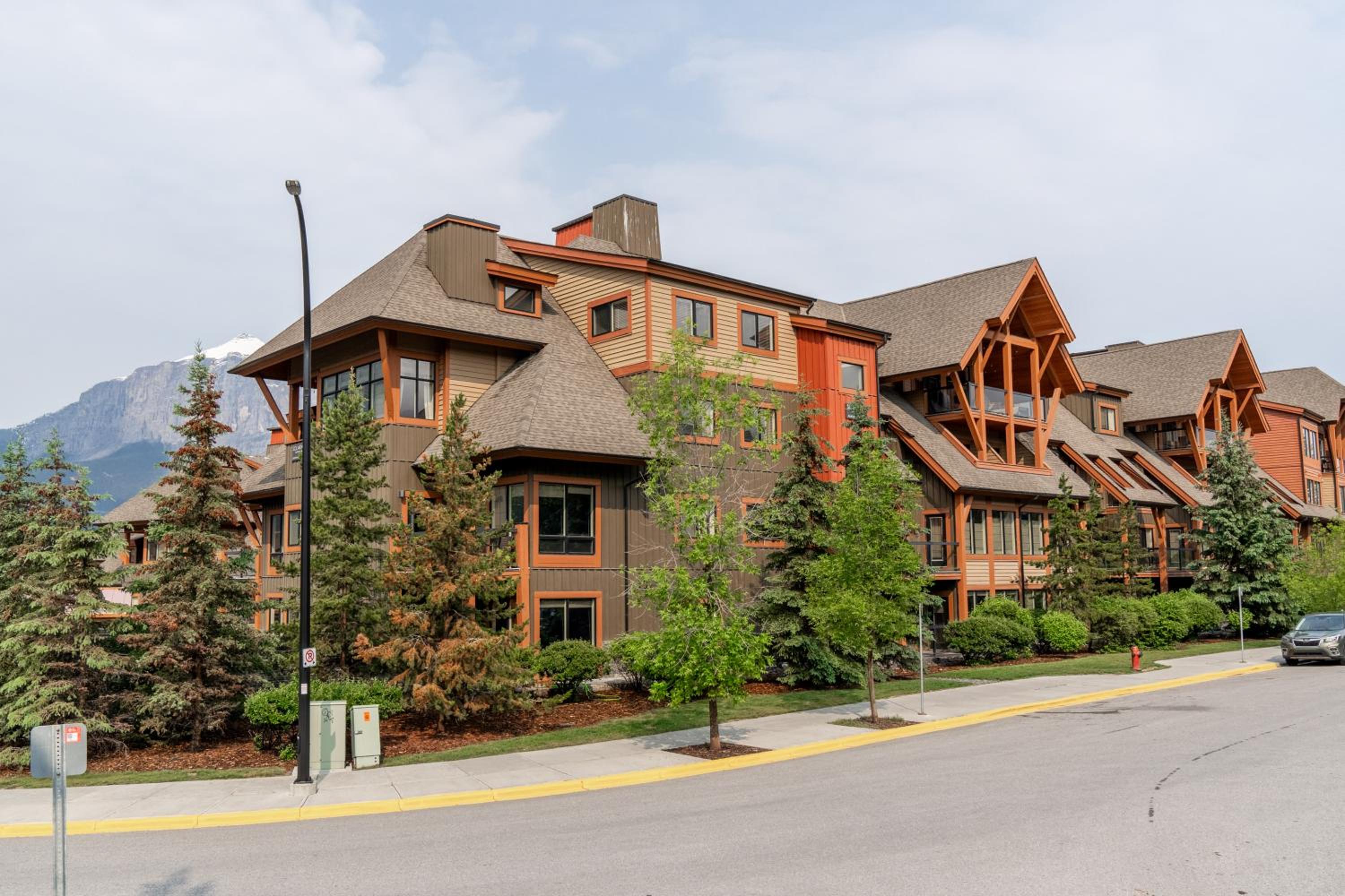 Solara Suite with Indoor Pool - Hot tub -Parking - GYM