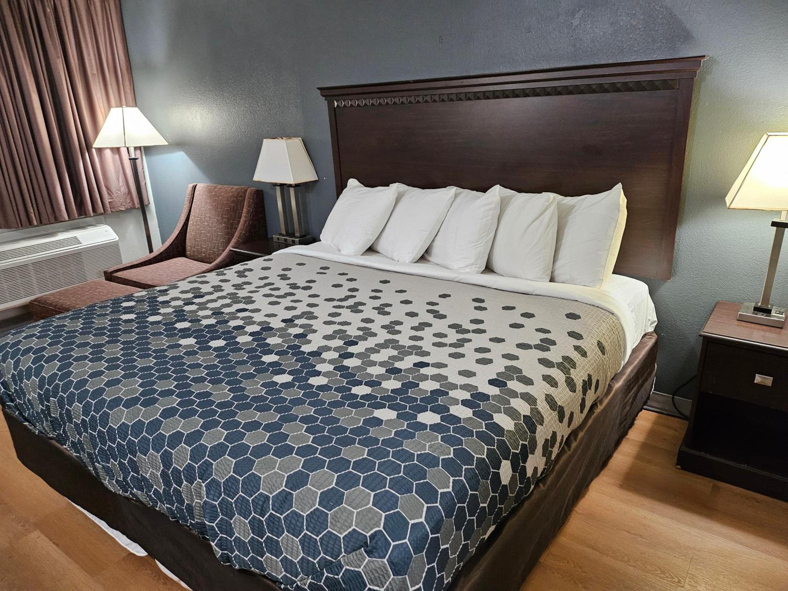 Econo Lodge Biltmore