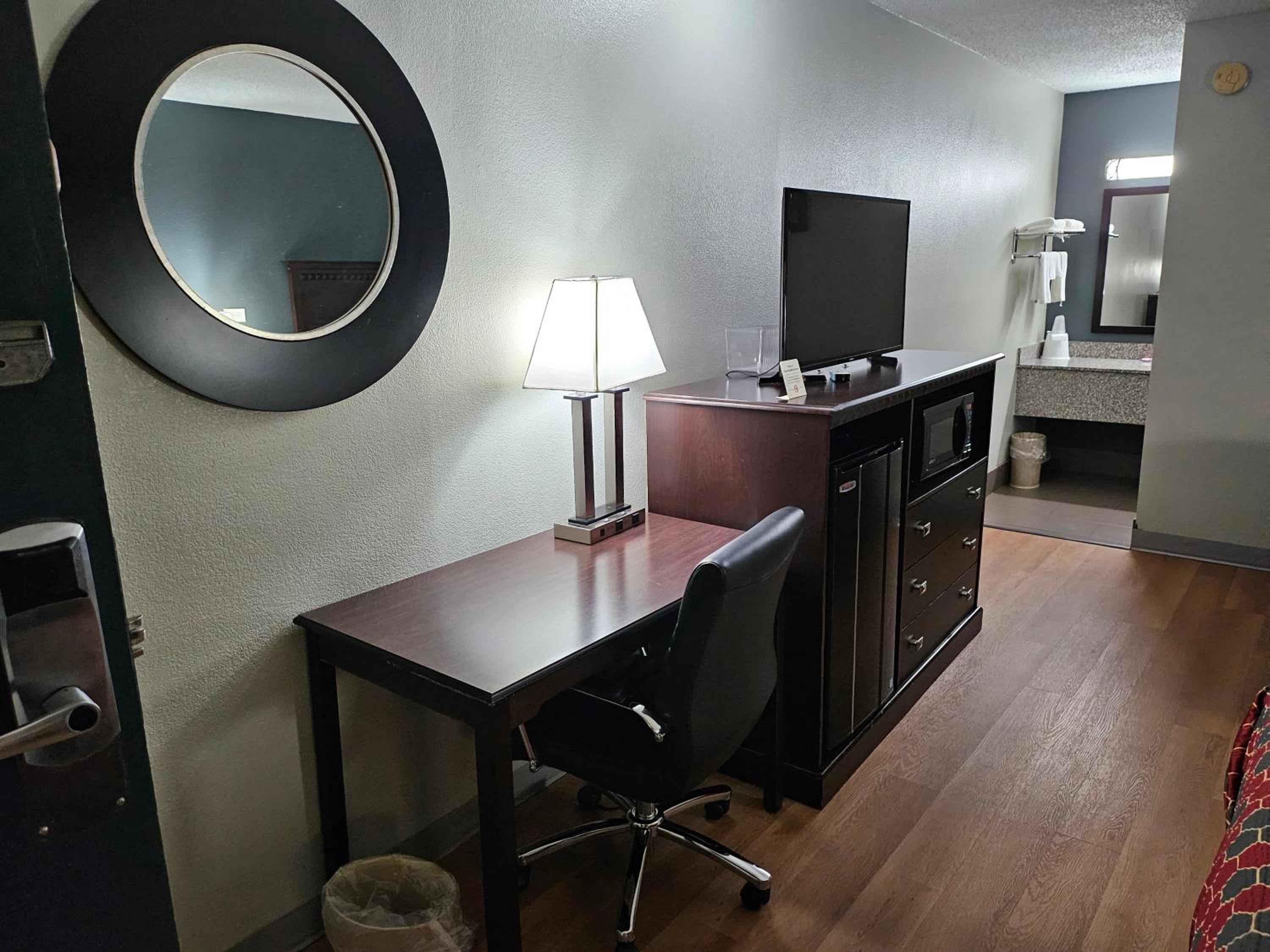 Econo Lodge Biltmore