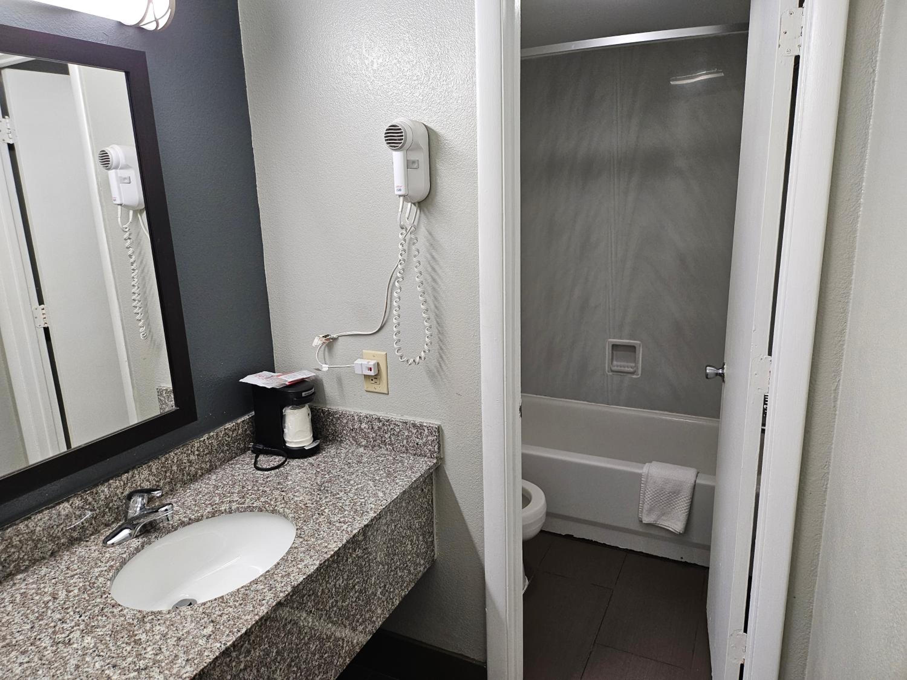 Econo Lodge Biltmore