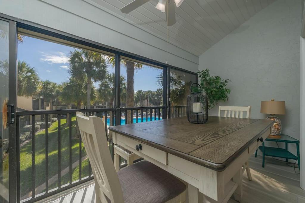 Ocean Gallery Condo, 3 minutes walk, Pool view view 4